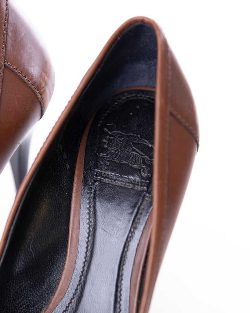 Burberry Brown Leather And Nova Check Canvas Pointed Toe Pumps - view 4