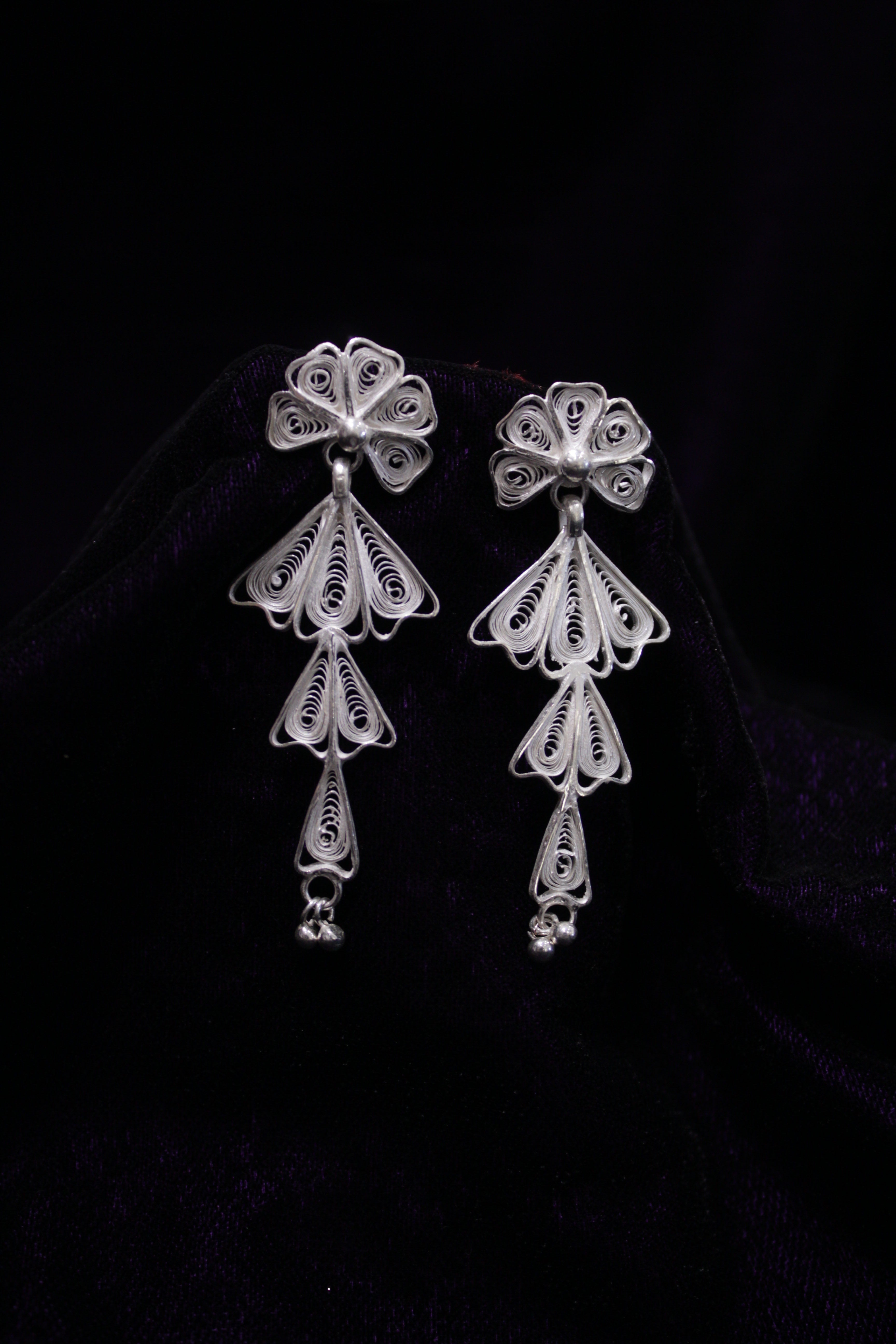Indianvillez Chain of Floral Silver Filigree Earrings
