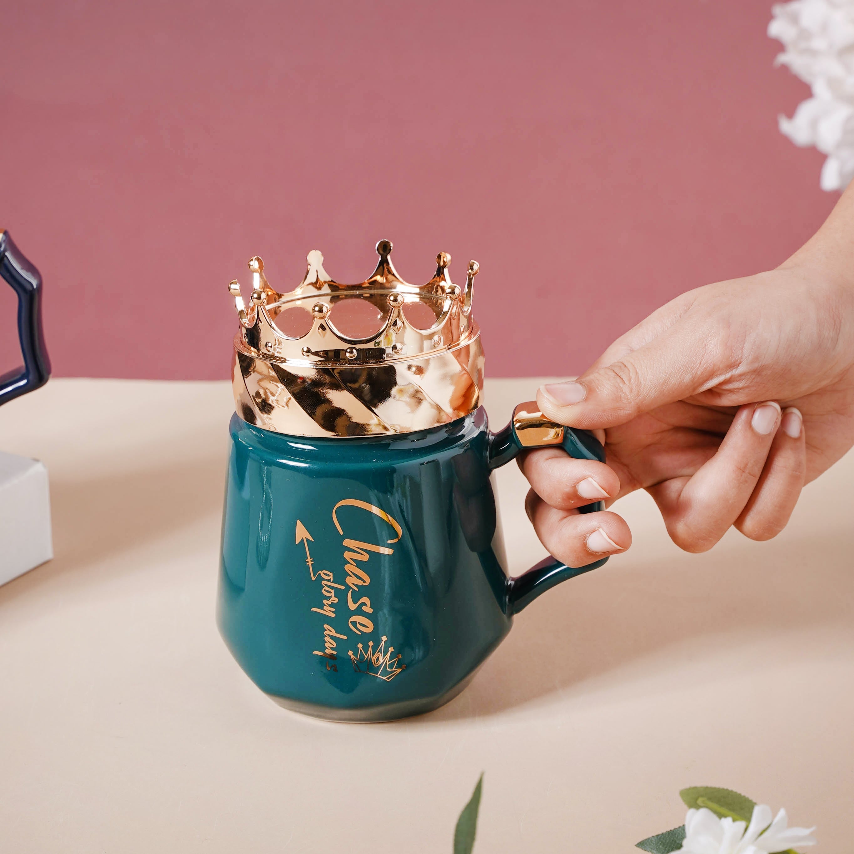 Nestasia Mug With A Crown Lid