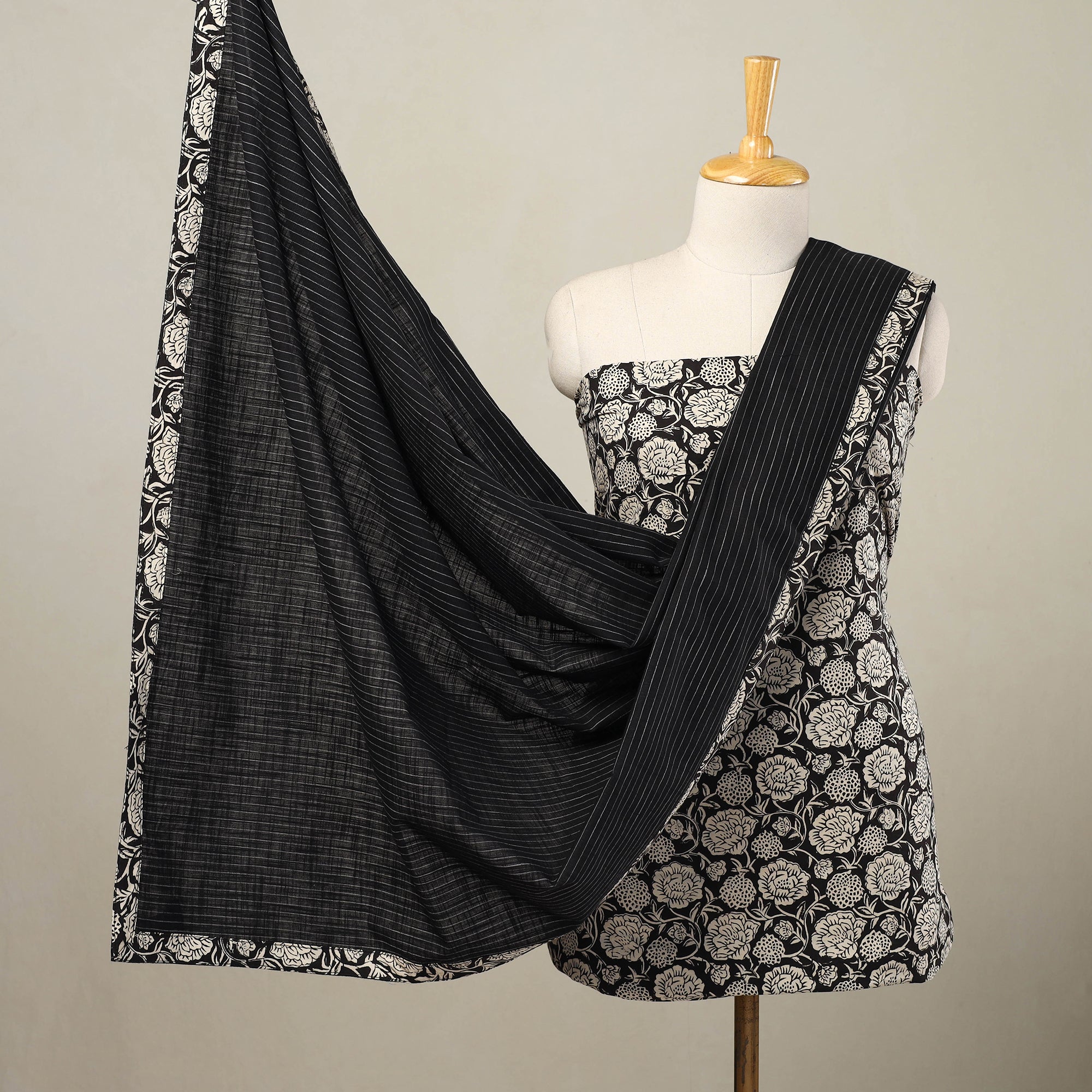 NOORI BAZAR Black - 3pc Cotton Jahota Print Kurta with Jacquard Dupatta 05