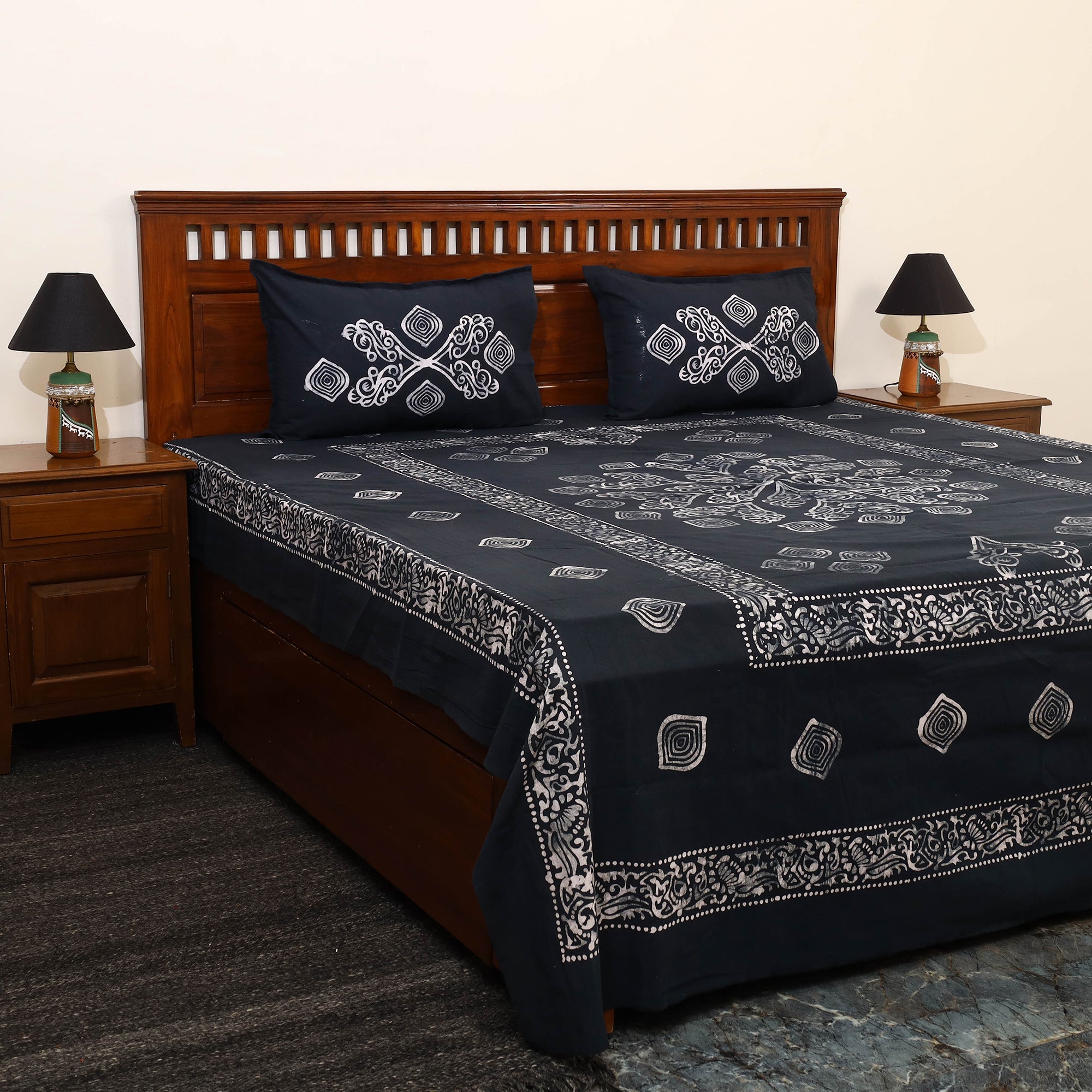 BATIK BY MD. SHARIFF Black - Cotton Double Hand Batik Print Bed Sheet Set 04
