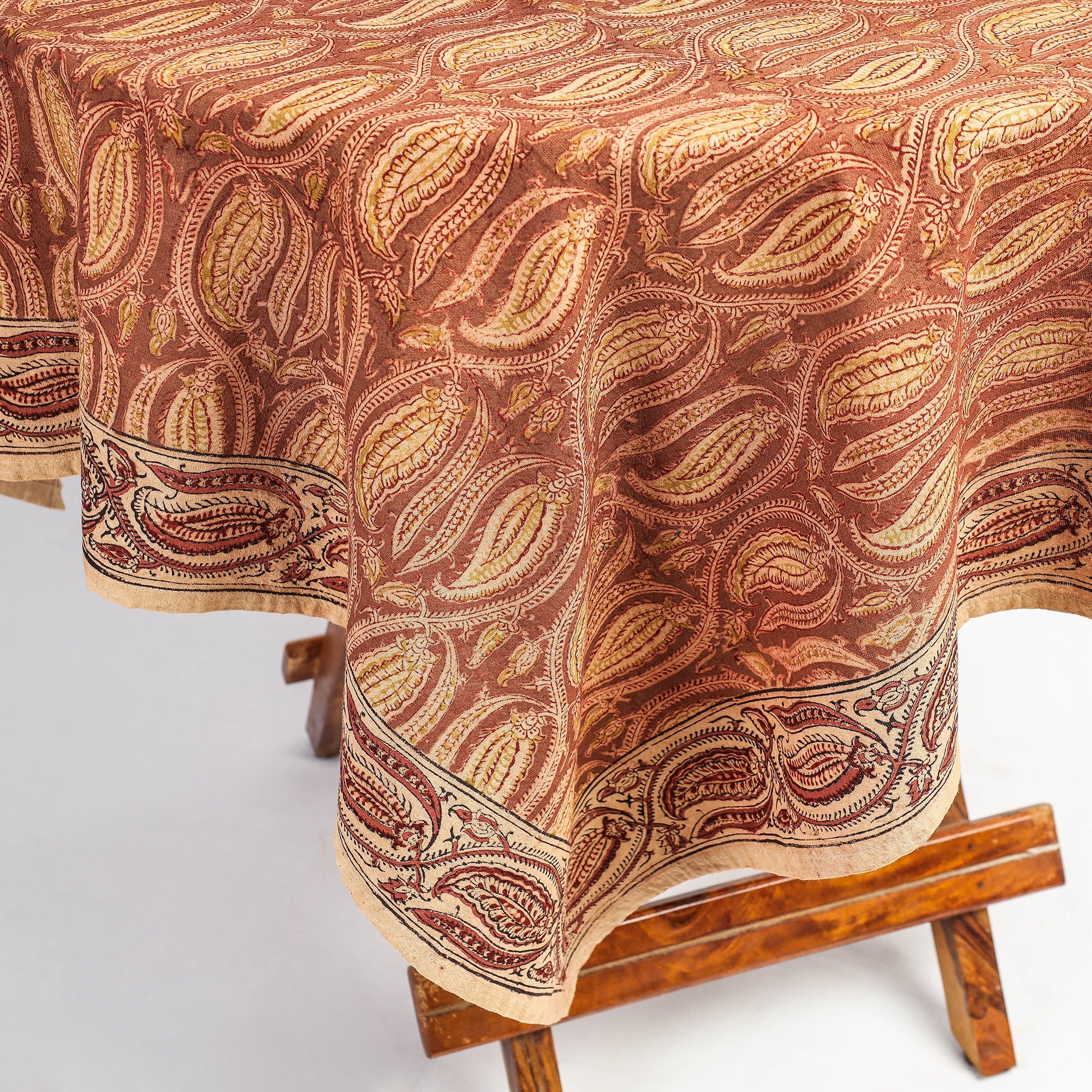 PITCHUKA SRINIVAS KALAMKARI PEDANA Brown - Original Pedana Kalamkari Block Printed Cotton Table Cover (45 x 45 in) - view 2
