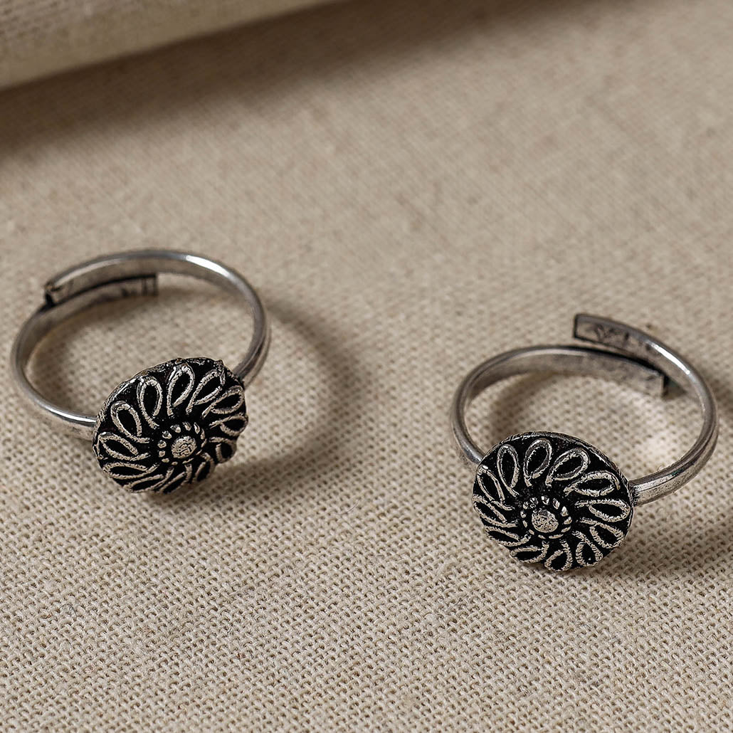 WHITE RIVER STORIES Antique Silver Finish Oxidised Brass Base Toe Ring (Adjustable) - view 2