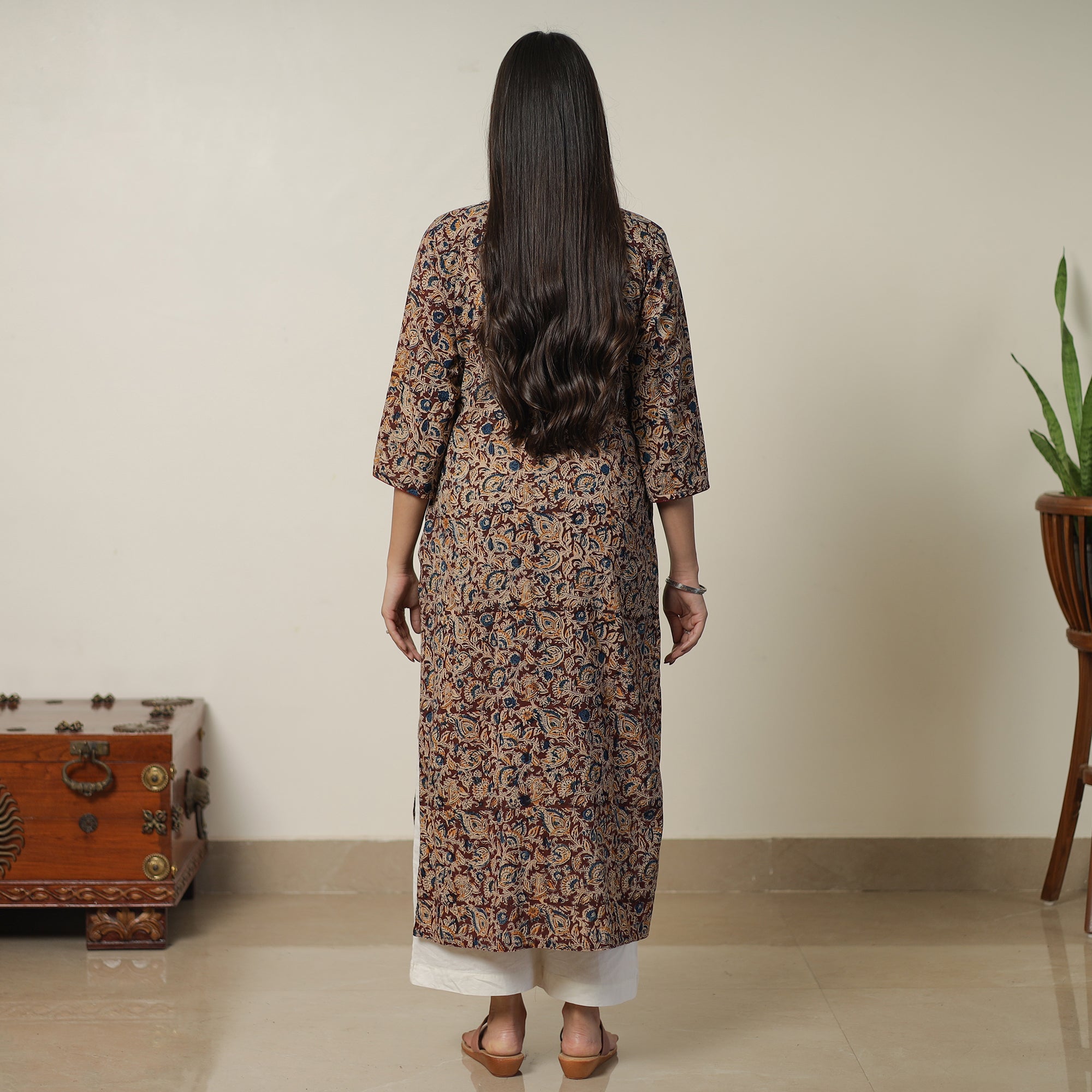 ITOKRI CASUALS Brown - Pedana Kalamkari Block Printed Cotton Straight Kurta with Ajrakh Patchwork 09 - view 4