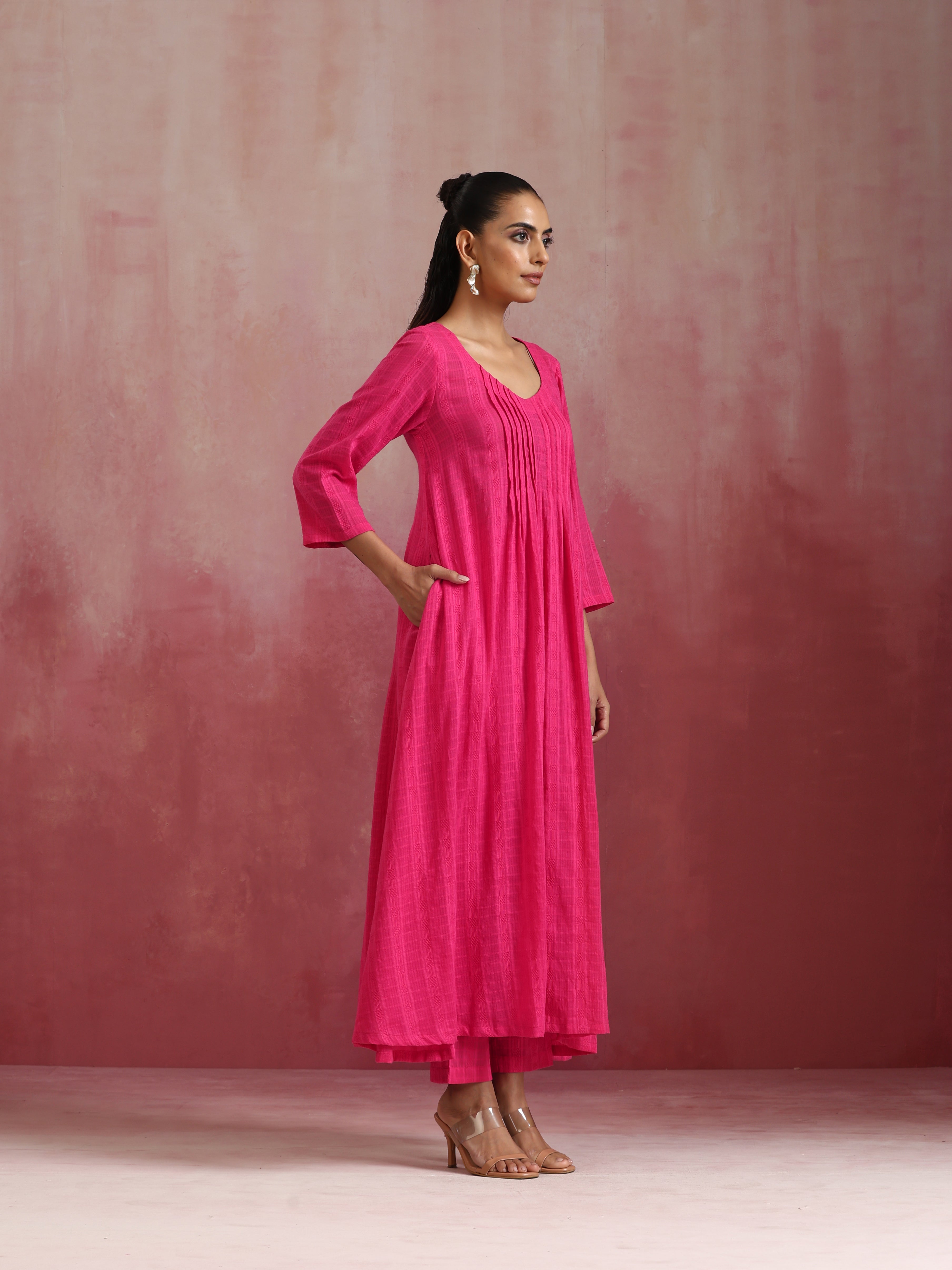 trueBrowns Pink Cotton Dobby Kurta Set - view 2