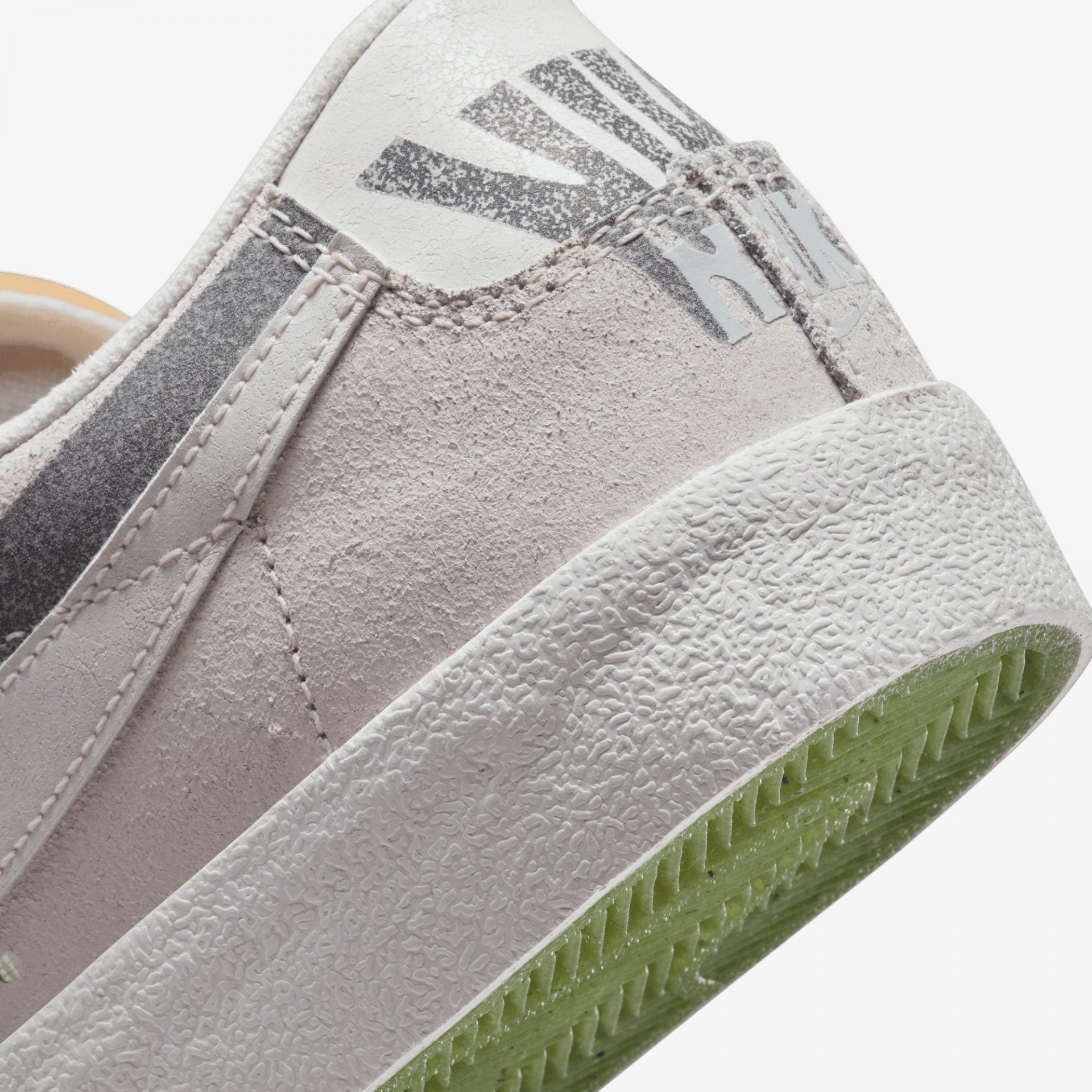 Nike | BLAZER LOW PRM { GHOST GREEN/SCREAM GREEN - view 4