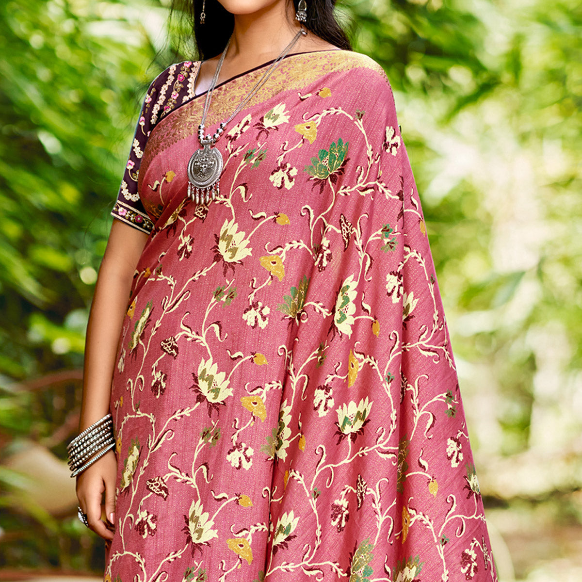 Peachmode Dusty Pink Floral Woven Dola Silk Saree With Tassels - view 2