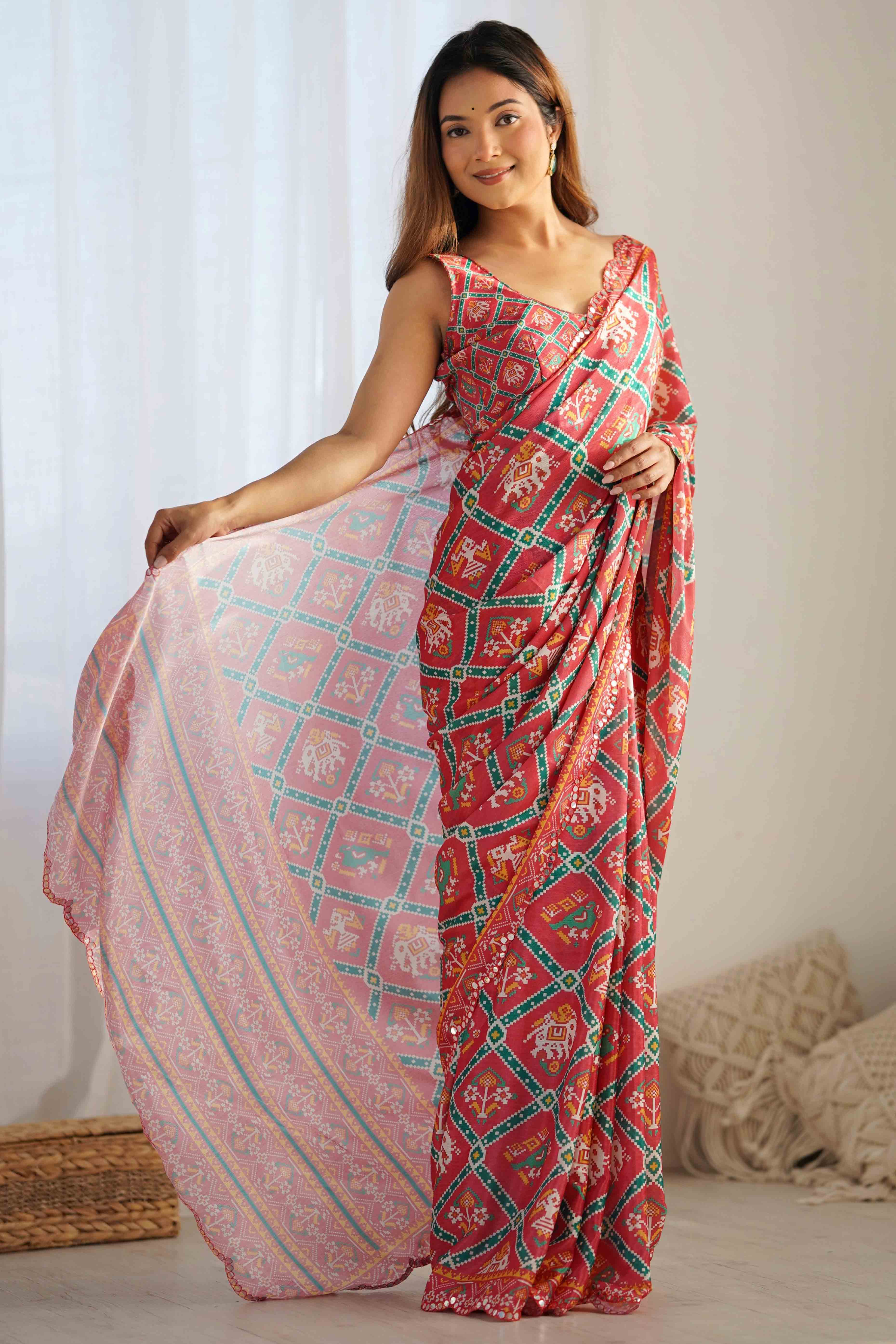 Peachmode Gajri Pink Patola Printed Chinon Saree