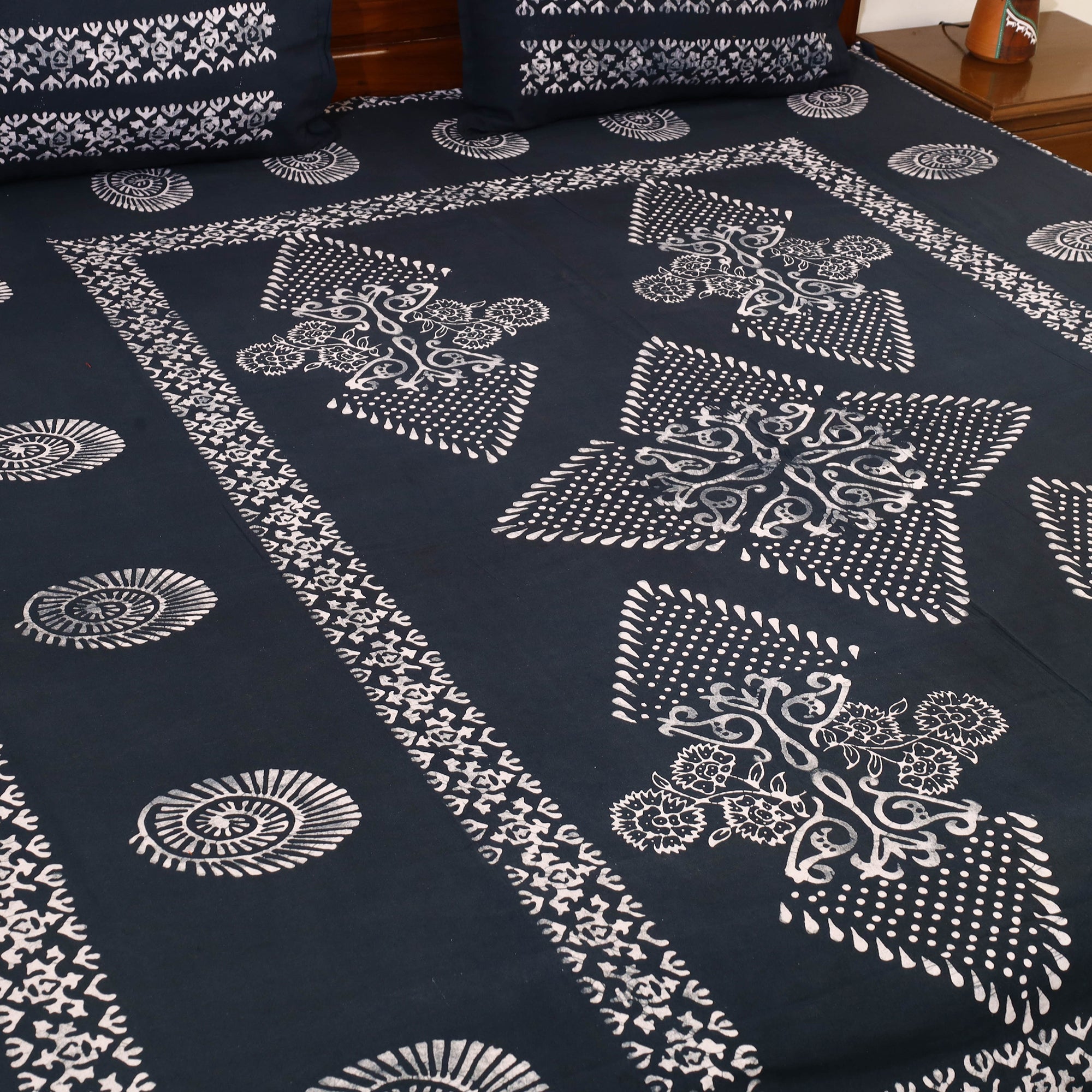 BATIK BY MD. SHARIFF Black - Cotton Double Hand Batik Print Bed Sheet Set 02 - view 2