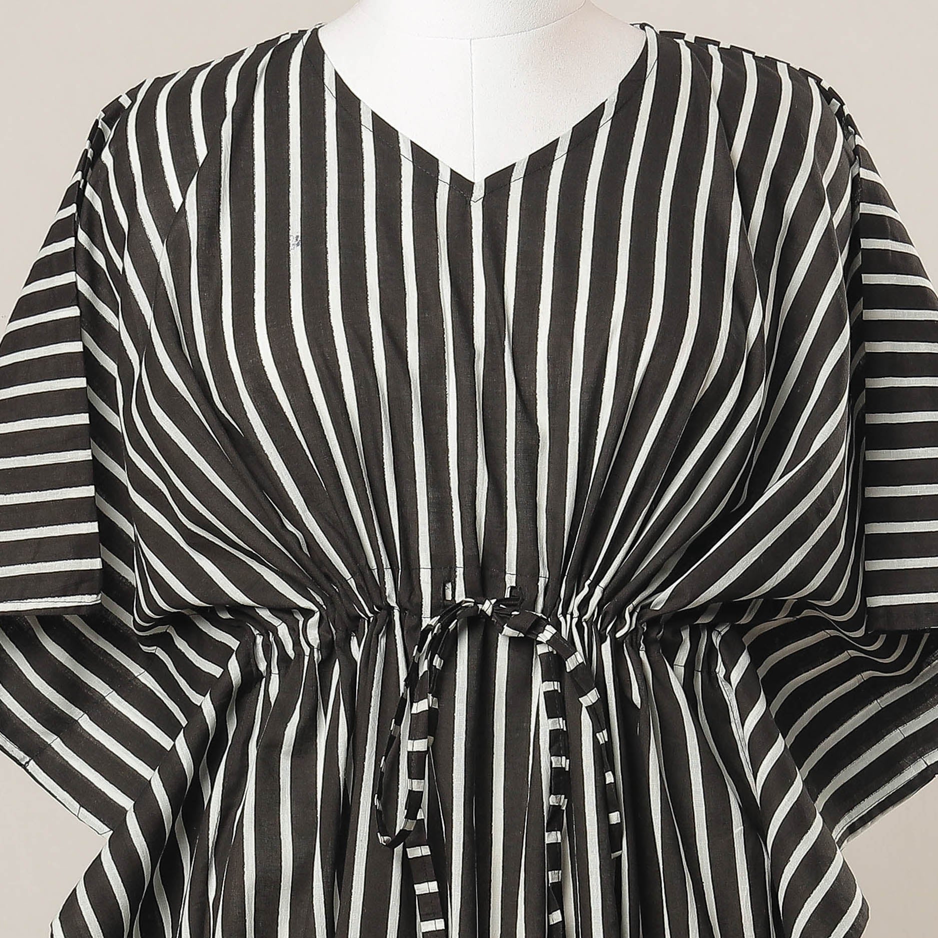 CHUTNEY CRAFT STUDIO Black - Sanganeri Printed Cotton Kaftan with Tie-Up Waist (Medium) - view 2