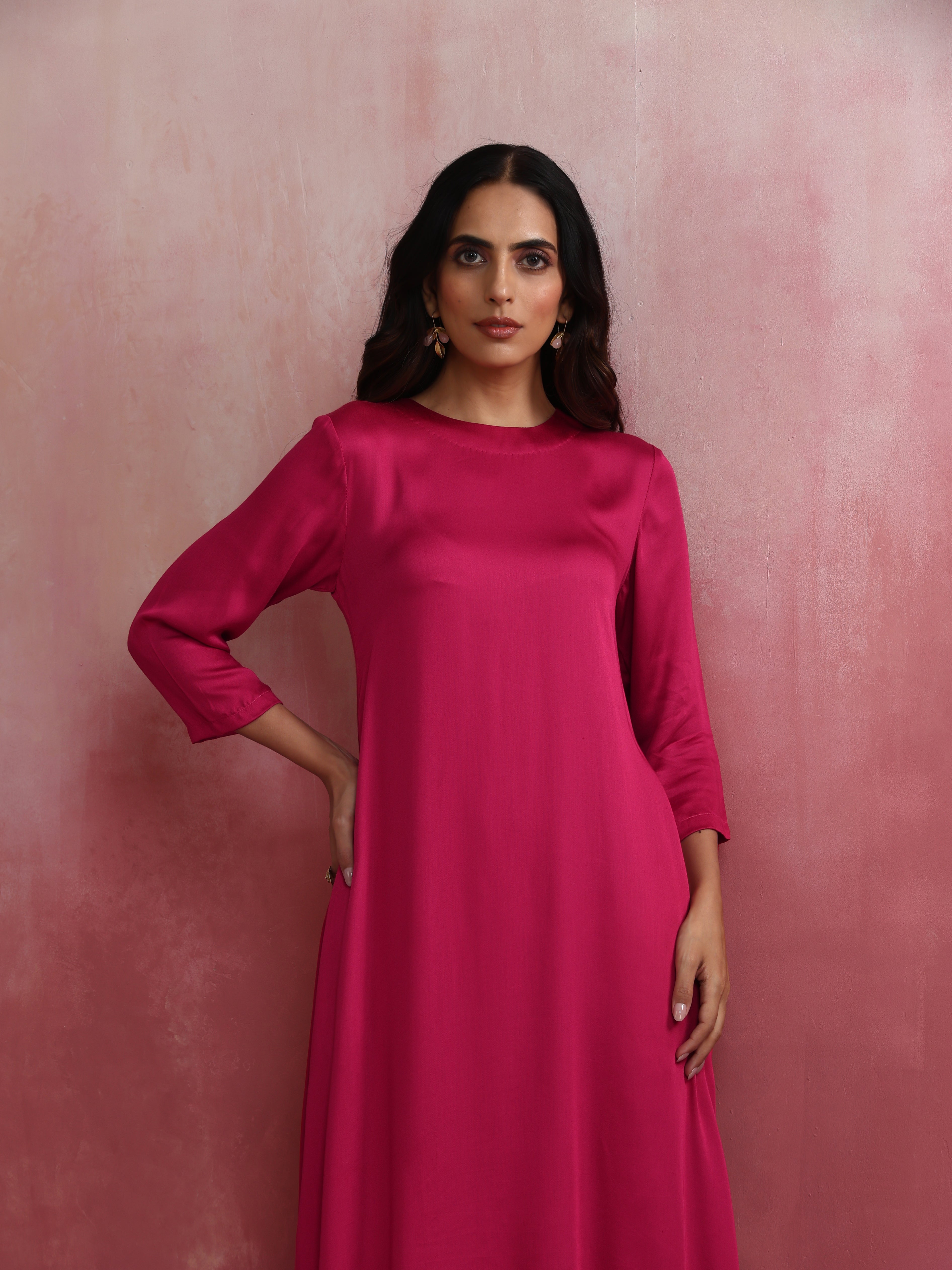 trueBrowns Magenta Highlow Modal Kurta Set - view 3