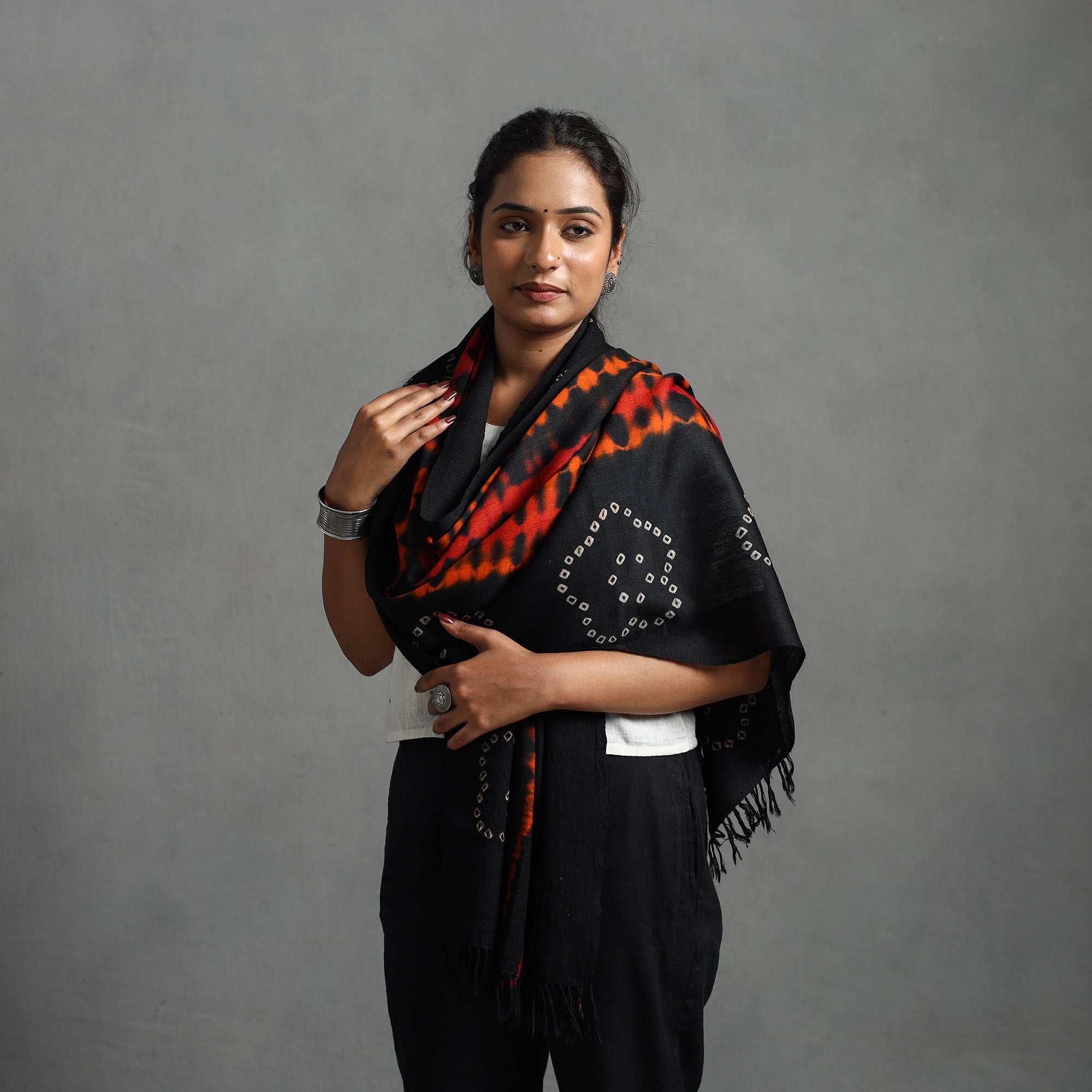 VANKAR BHIMJI KANJI Black - Kutch Handwoven Woolen Shibori & Bandhani Stole 31 - view 2