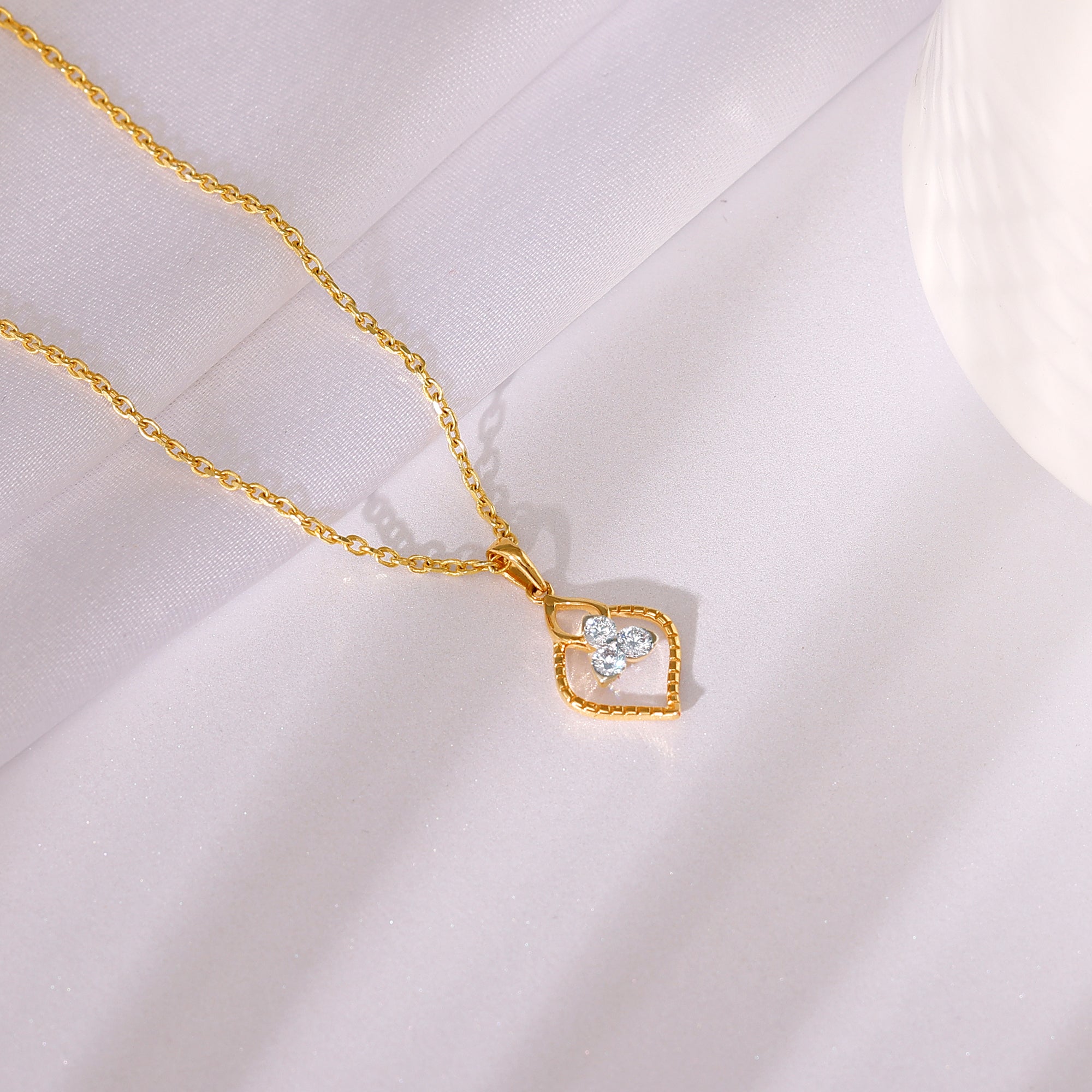 GIVA Jewellery Gold Sparkling Clover Diamond Pendant - view 2