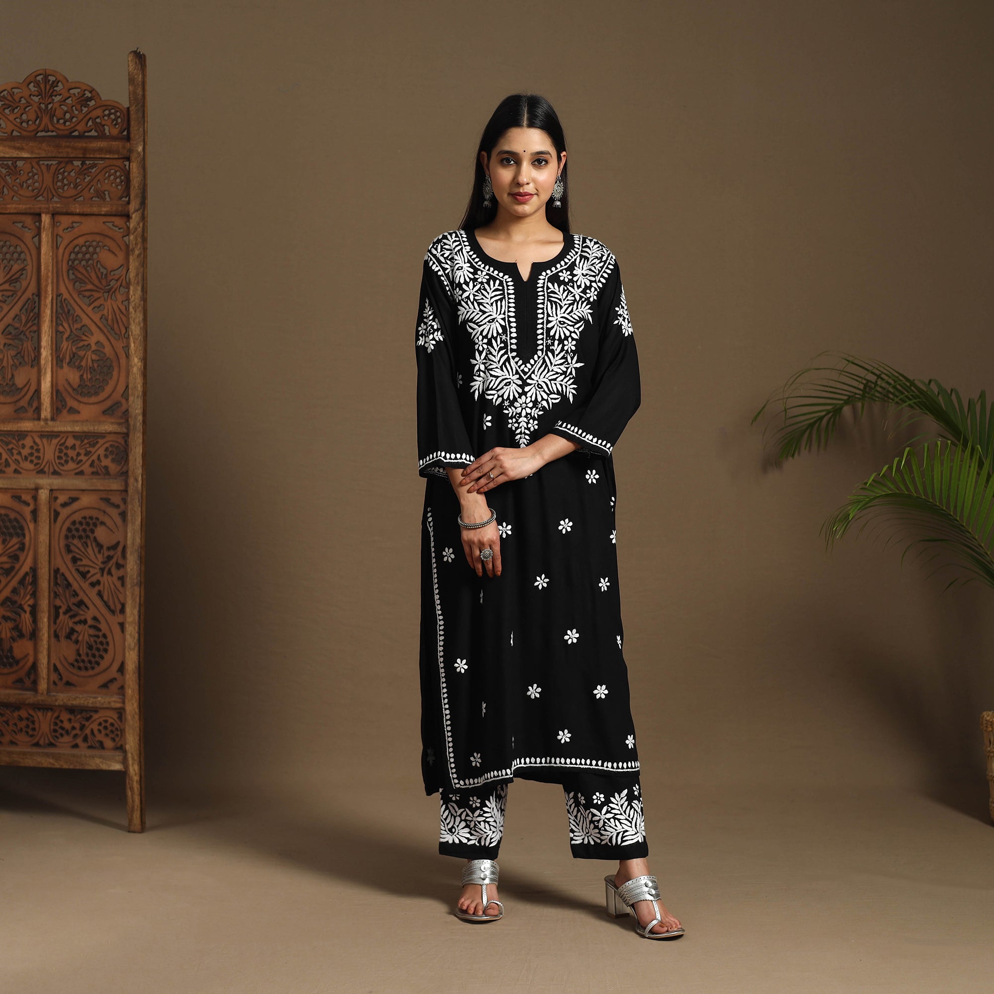 MEHARKI CHIKAN Black - Hand Embroidered Rayon Chikankari Kurta with Pant Set 03 - view 2