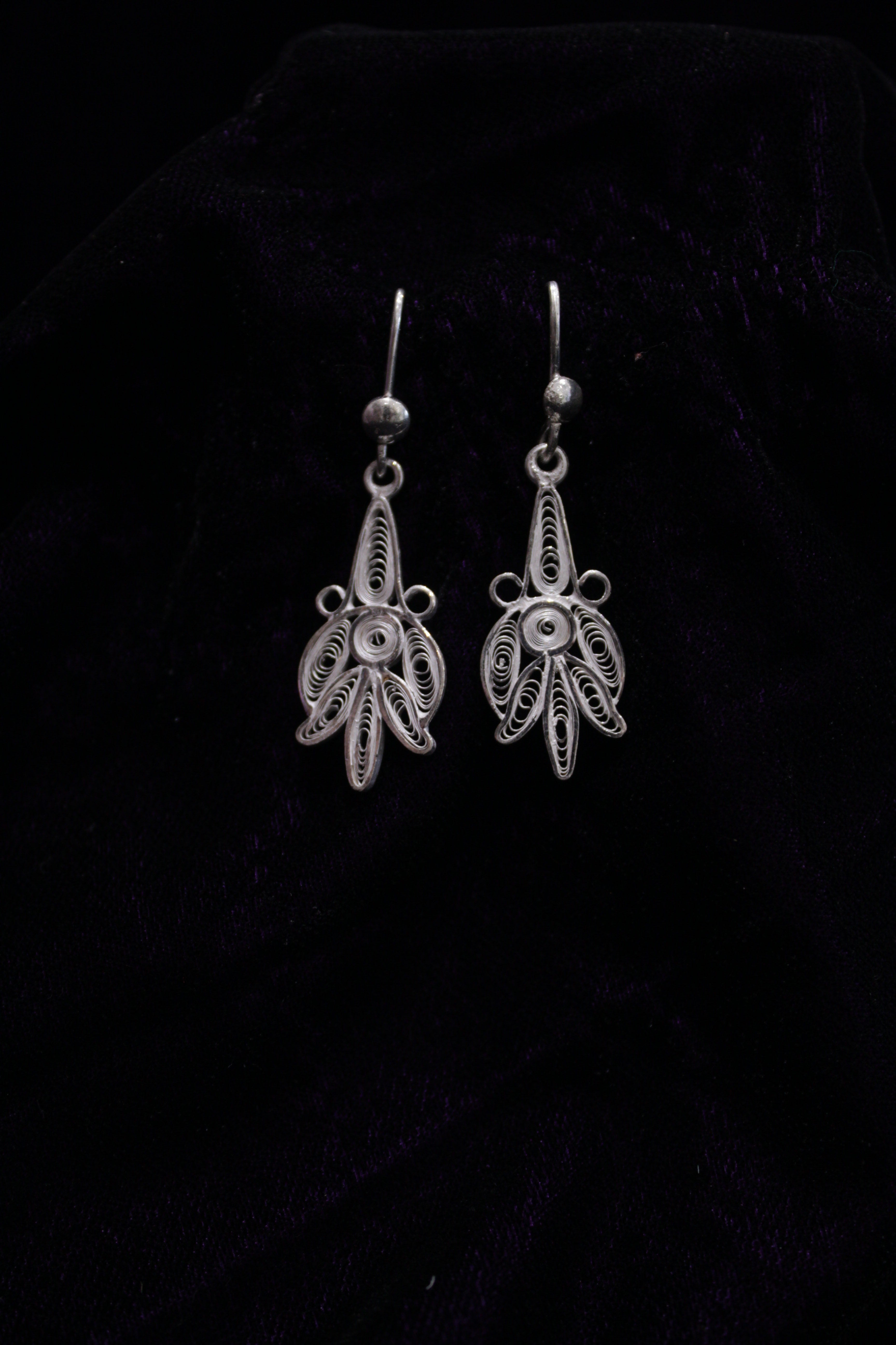 Indianvillez Lotus Design Silver Filigree Earring Set