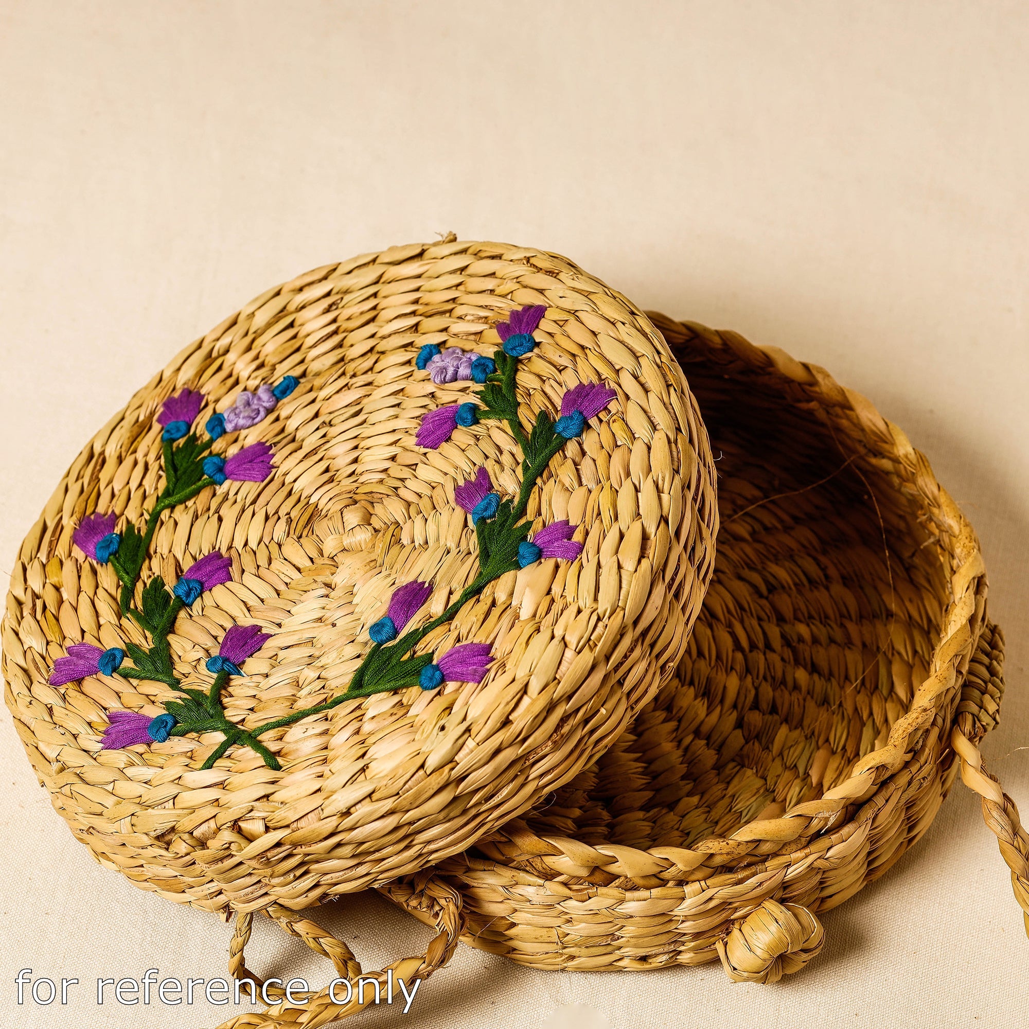 ITOKRI CRAFTS INITIATIVE Beige - Handcrafted Natural Water Reed Embroidered Sling Bag - view 3