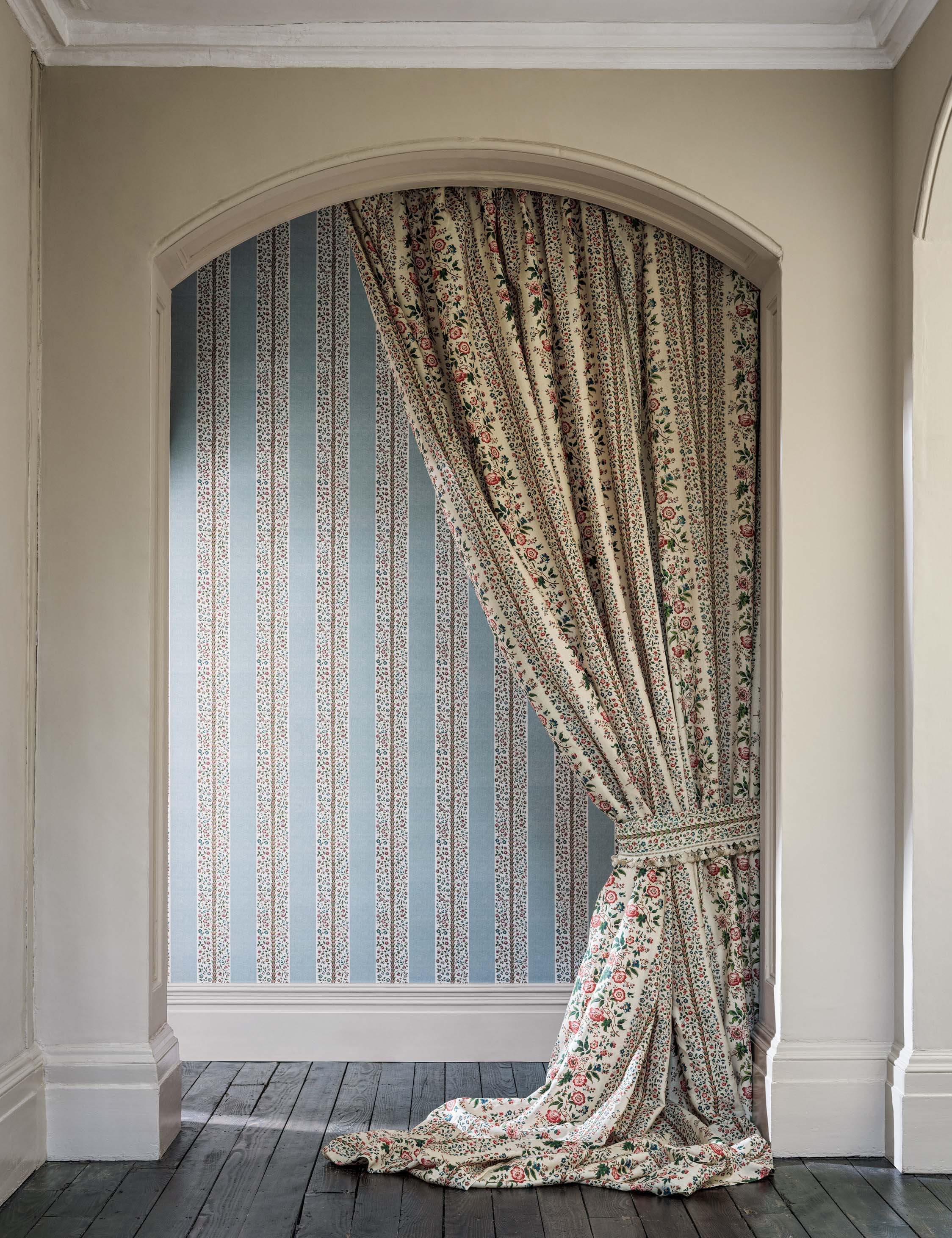 Lulu and Georgia Pergola Wallpaper by Sanderson - view 2