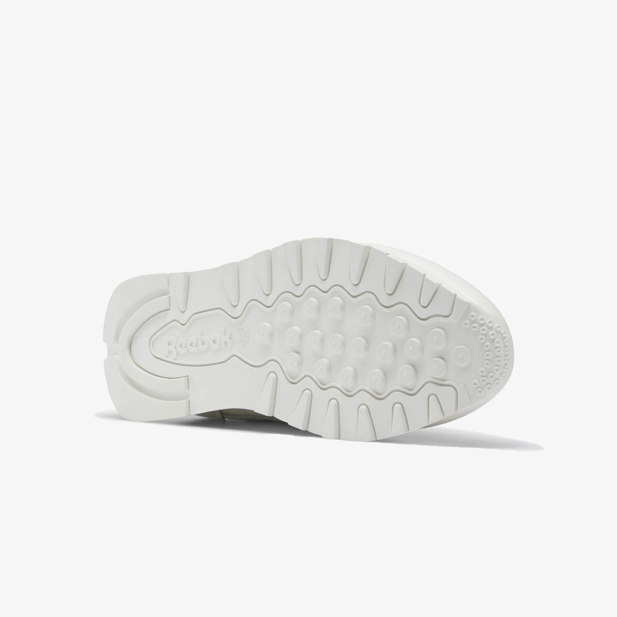 Reebok | CLASSIC LEATHER { LGH SOLID GREY - view 2