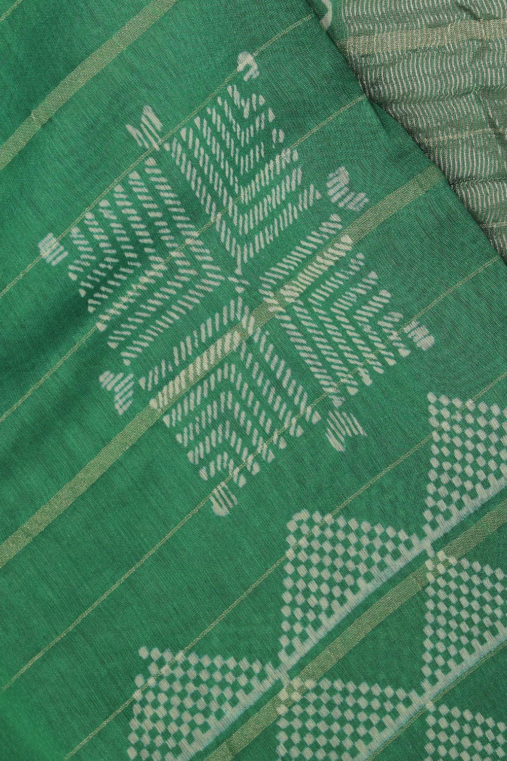 Kalanjali Geometric Diamond Printed Green Saree - view 2
