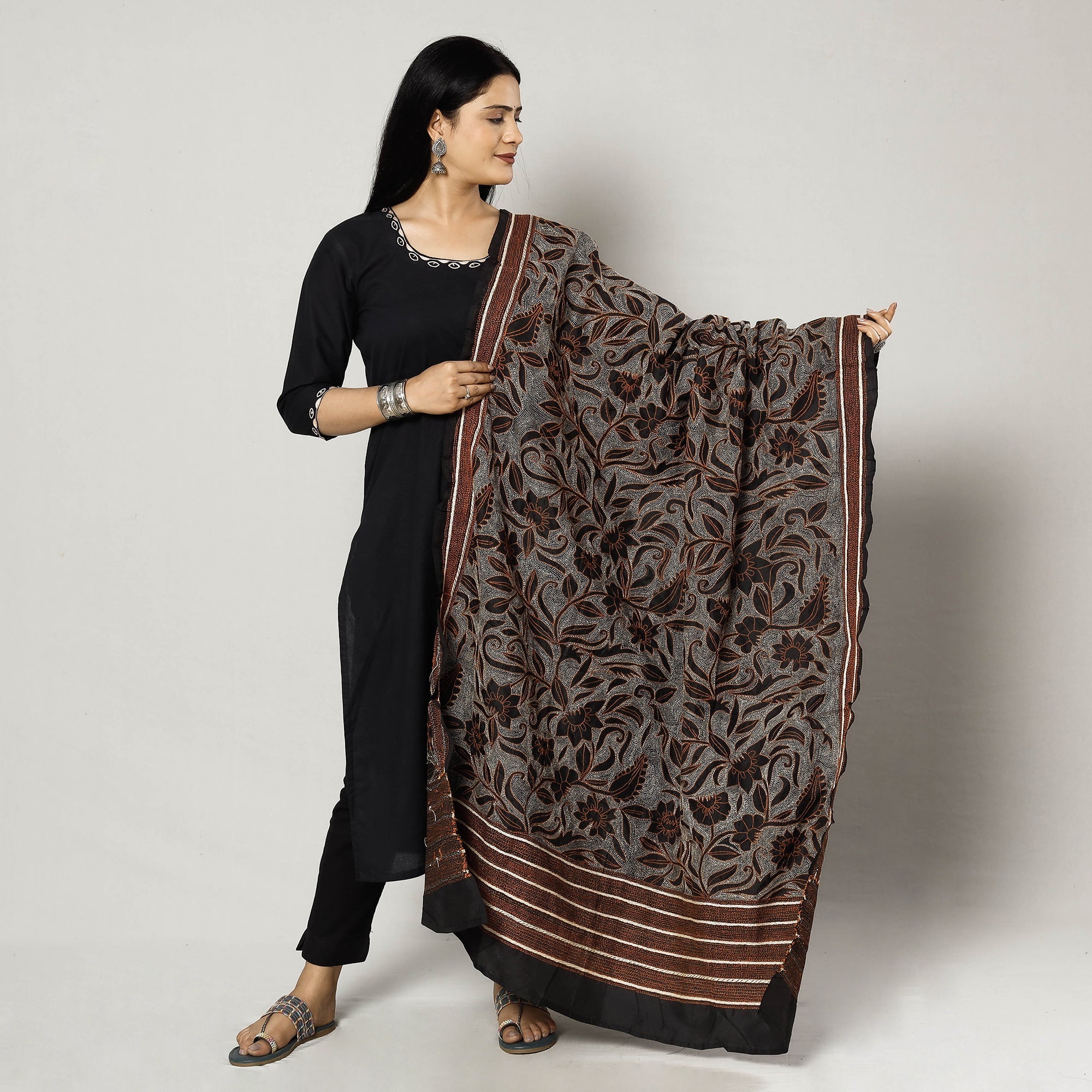 KHUSHBASH - HAPPY LOOM OF EAST Black - Bengal Nakshi Kantha Embroidery Tussar Silk Handloom Dupatta