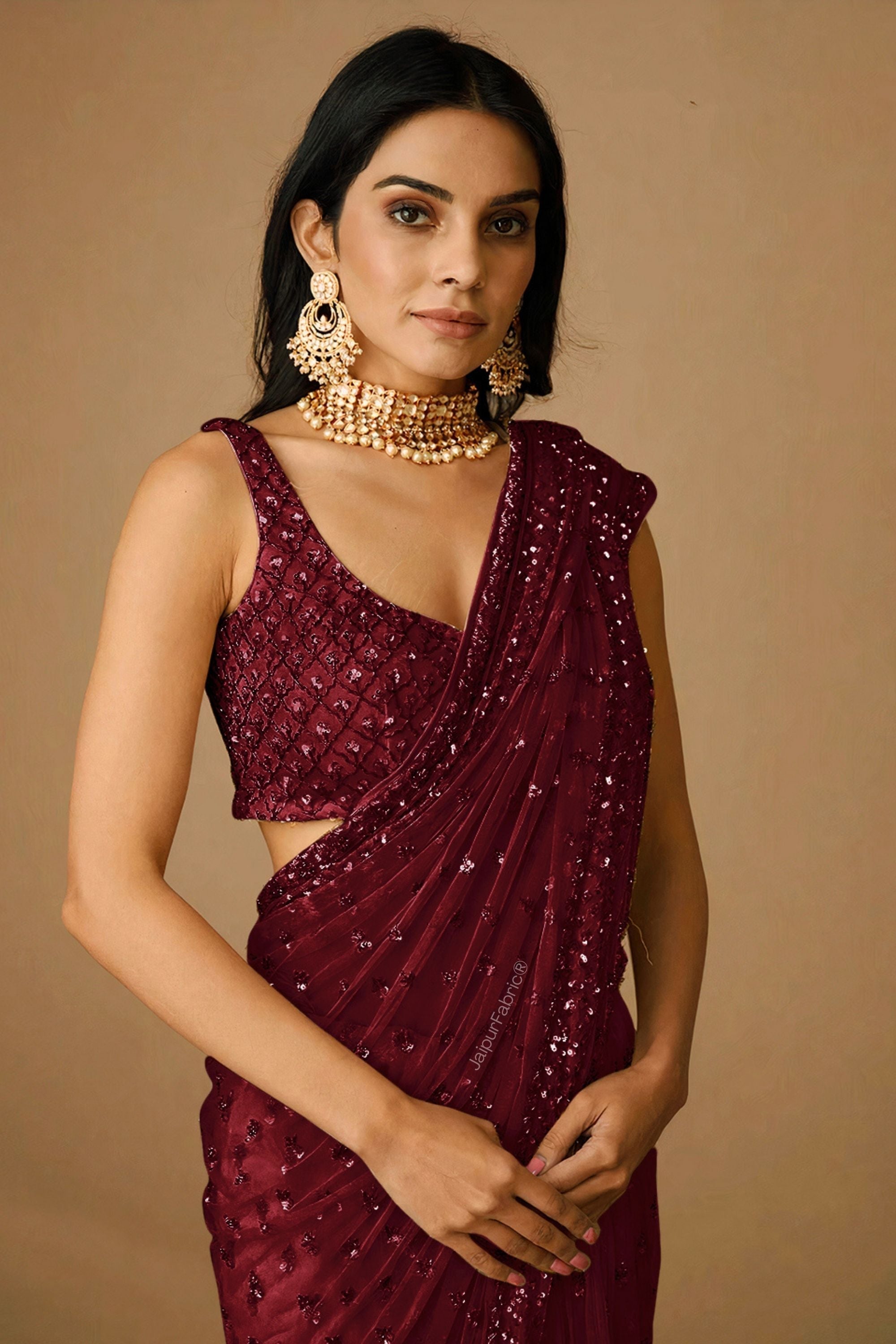 JaipurFabric® Embroidered Net Saree in Maroon