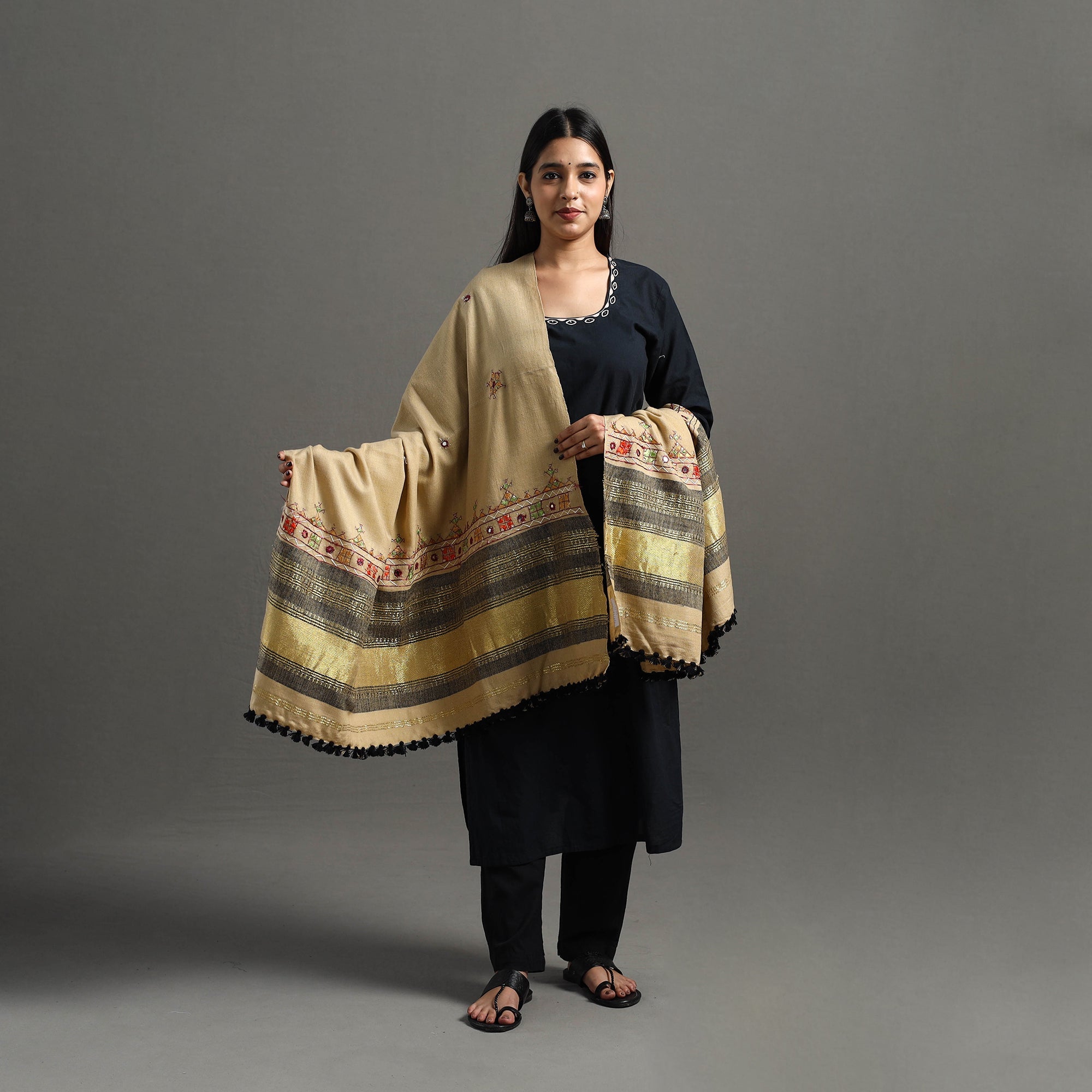 VANKAR BHIMJI KANJI Beige - Kutch Neran Hand Embroidery Mirror Work Woollen Shawl 59 - view 2