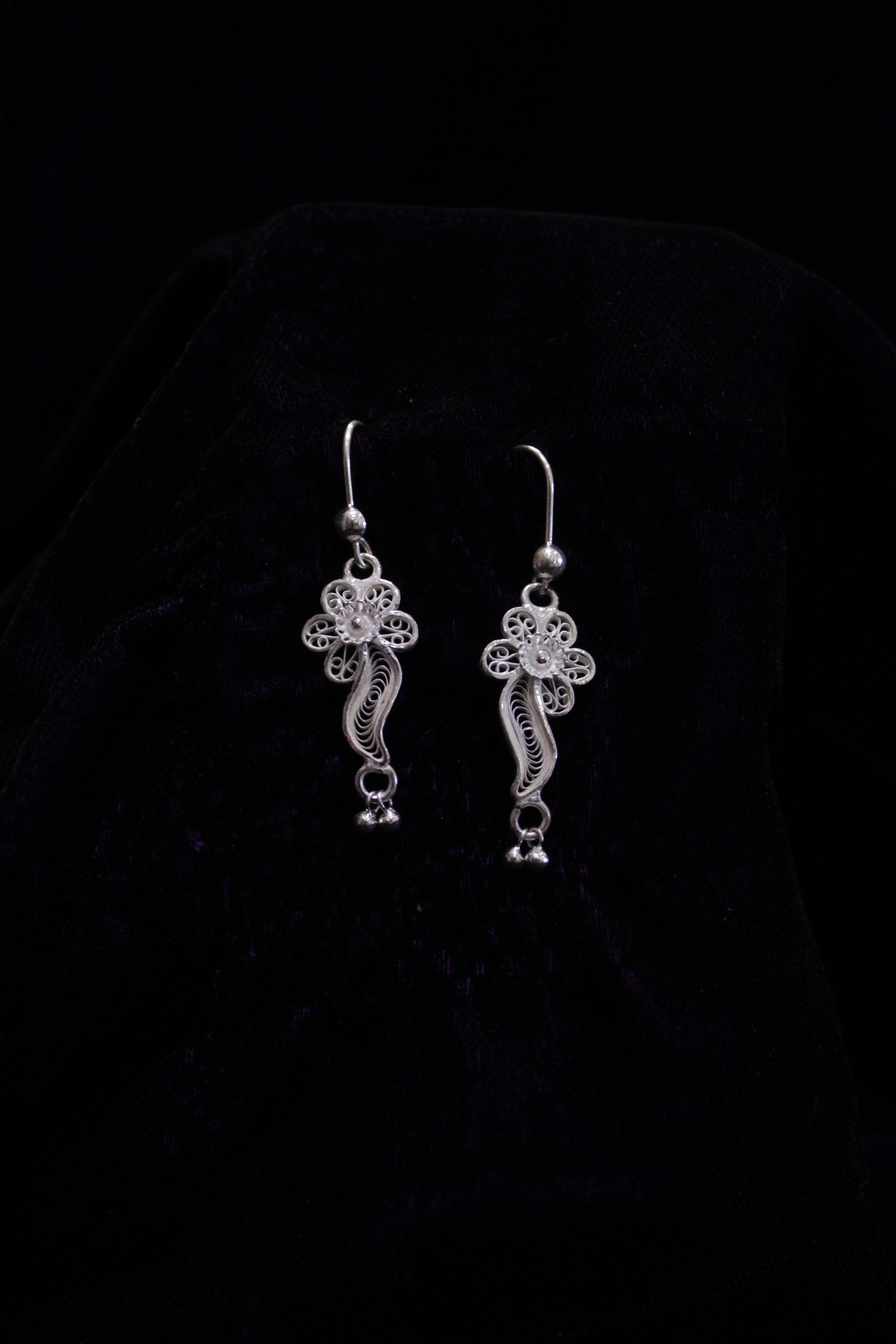 Indianvillez Flower Silver Filigree Earring - view 2