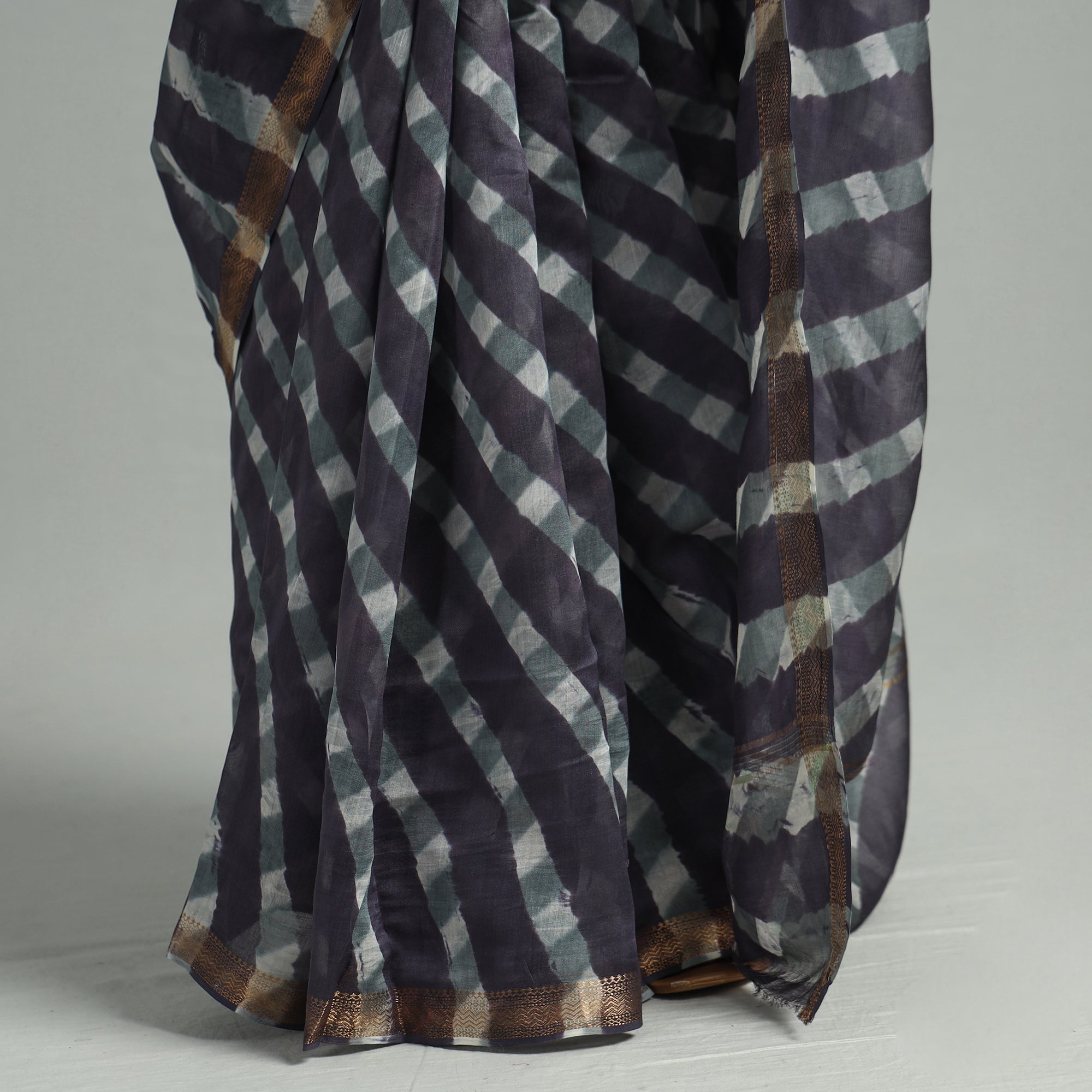 LEHARIYA BY BADSHAH MIYAN Black - Leheriya Tie-Dye Mothra Chanderi Silk Saree with Zari Border 45 - view 5