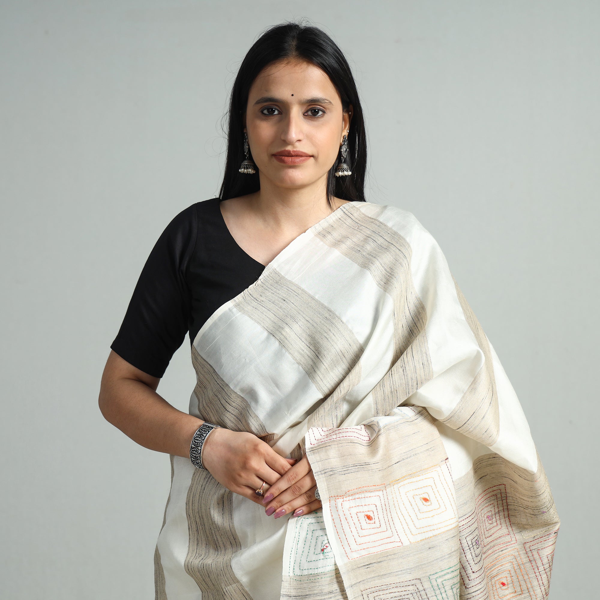 KHUSHBASH - HAPPY LOOM OF EAST Beige - Bengal Kantha Hand Embroidery Pure Ghicha Silk Handloom Saree 136 - view 4