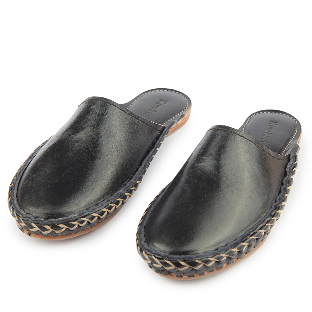 KORAKARI Black Handstitched Leather Kolhapuri Women Slipper