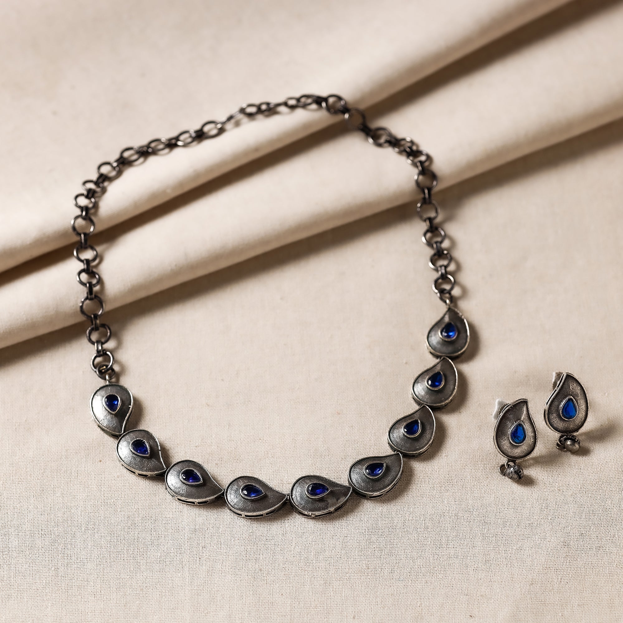 WHITE RIVER STORIES Antique Silver Finish Oxidised Brass Base Stone Work Necklace Set - view 2