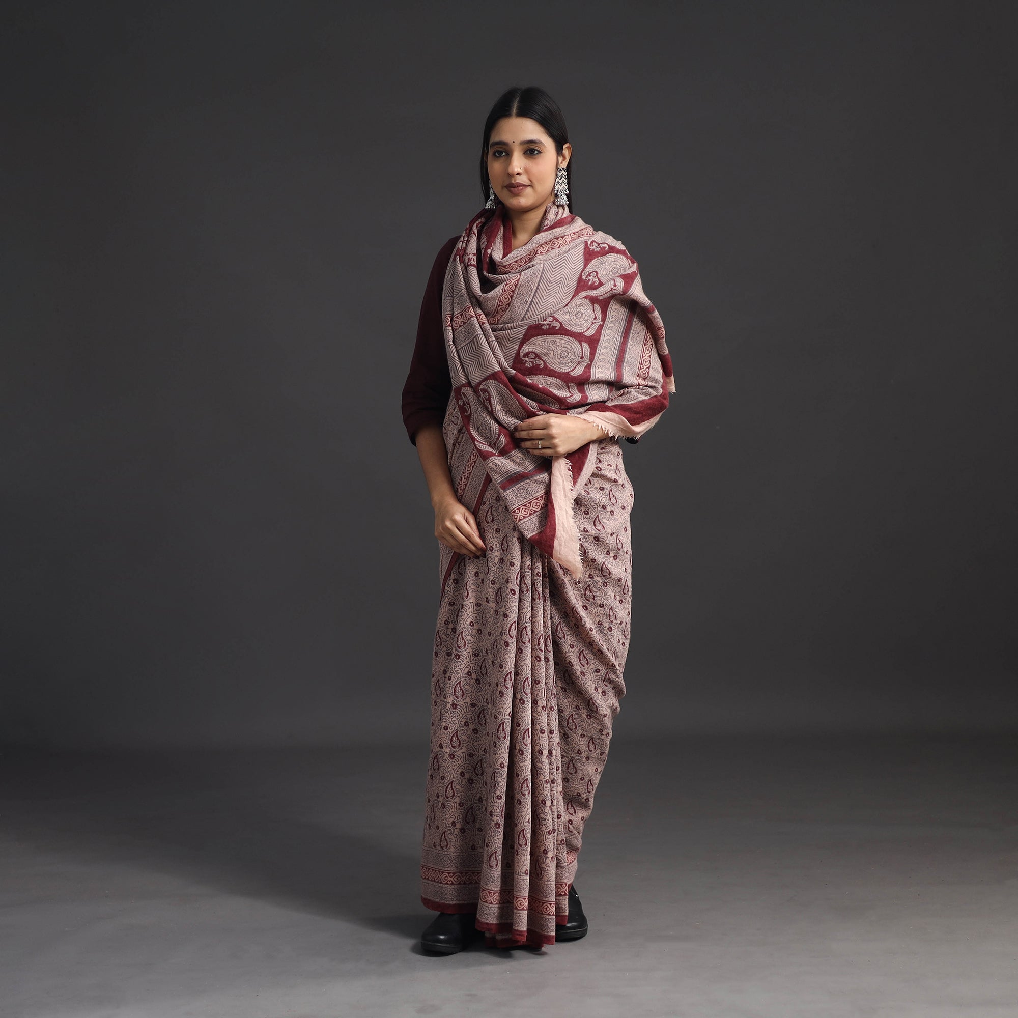 BAGH PRINTS BY UMAR FARUK KHATRI Brown - Handwoven Merino Wool Bagh Block Print Saree 01 - view 4