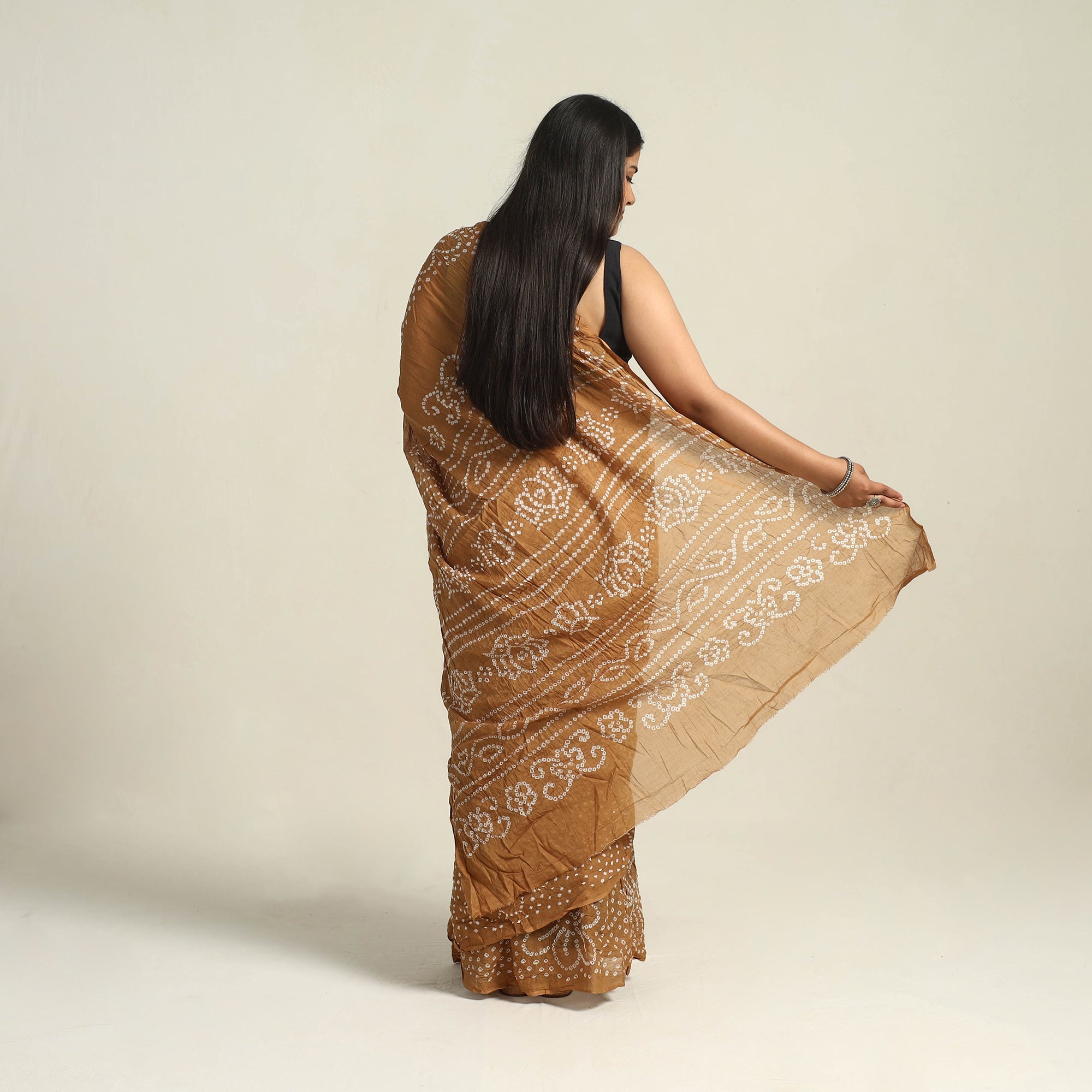 KACHCHH JI CHHAAP Brown - Kutch Bandhani Tie-Dye Cotton Saree with Blouse Piece - view 4