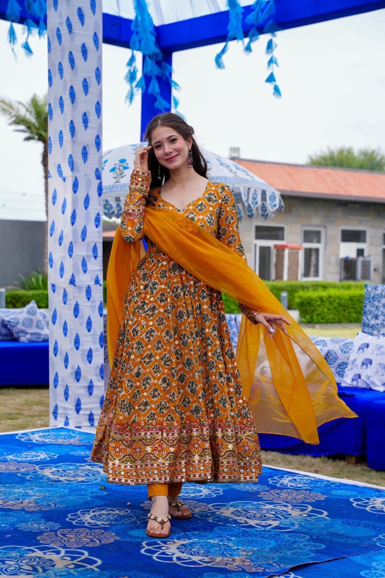 Idaho-o Sana heavy embroidered suit set - view 2