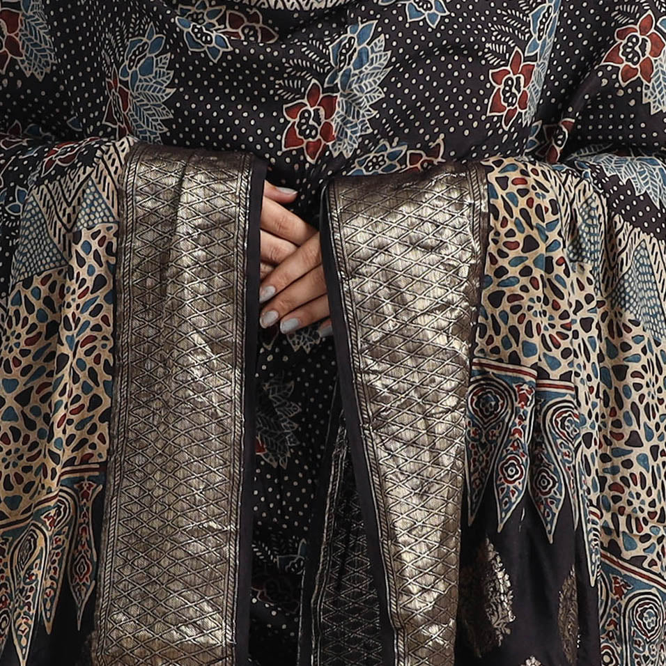 RIYAZ ABDULMAJID KHATRI - AJRAKH Black - Block Print Dola Silk Ajrakh Dupatta 06 - view 4