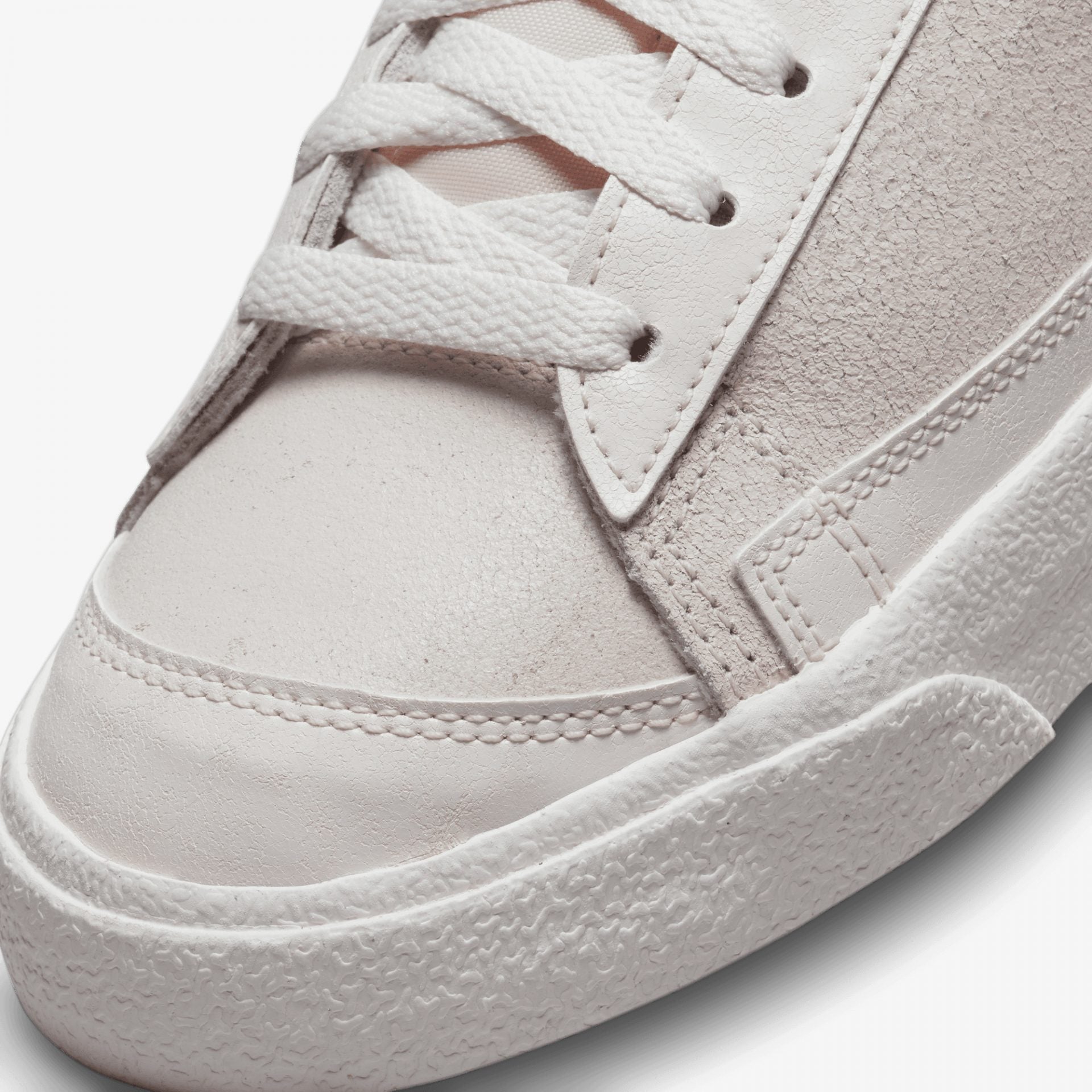 Nike | BLAZER LOW PRM { GHOST GREEN/SCREAM GREEN - view 3