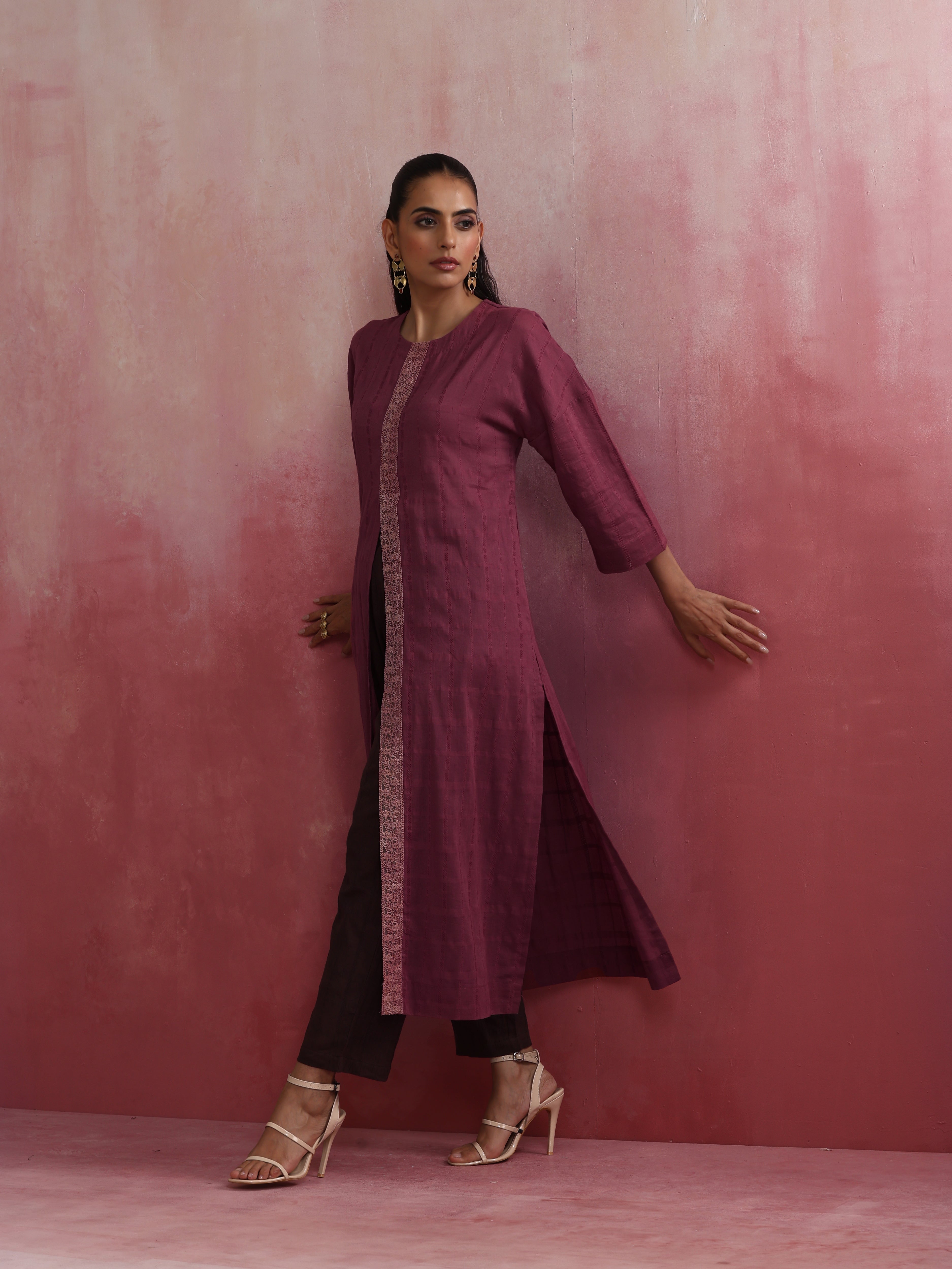 trueBrowns Mauve Cotton Dobby Front Slit Kurta Set - view 3