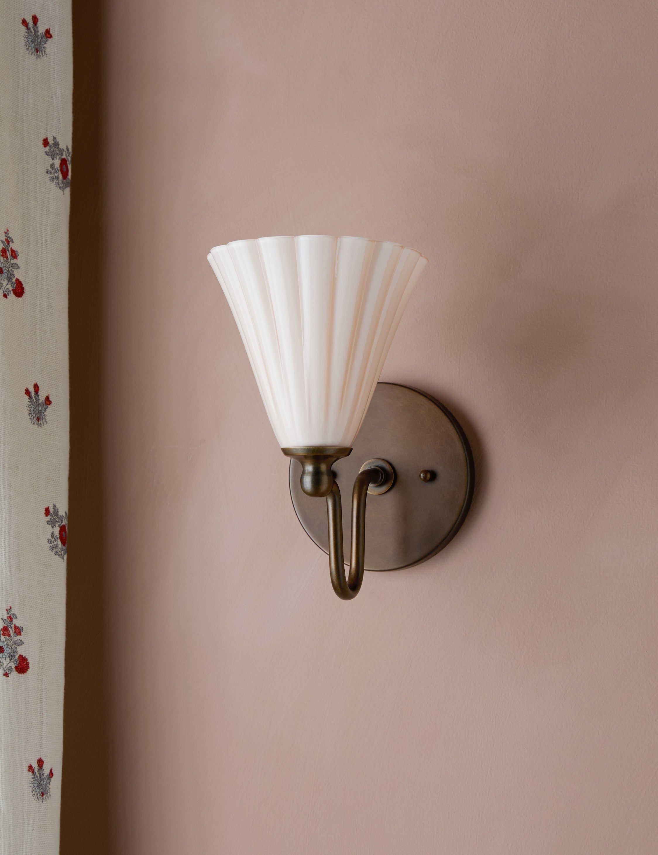 Lulu and Georgia Gladstone Sconce – Aged Brass