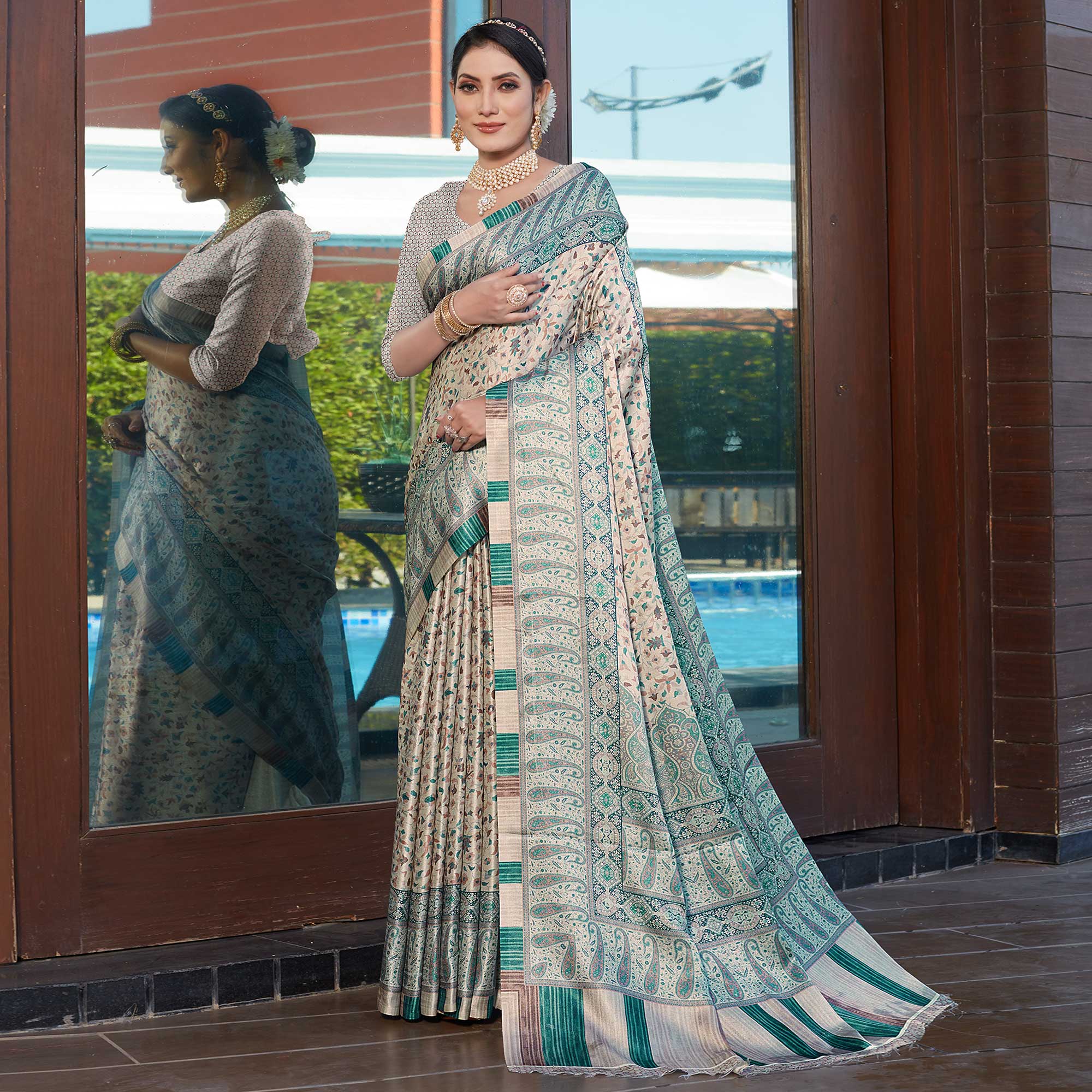 Peachmode Cream Digital Printed Pashmina Saree - view 2