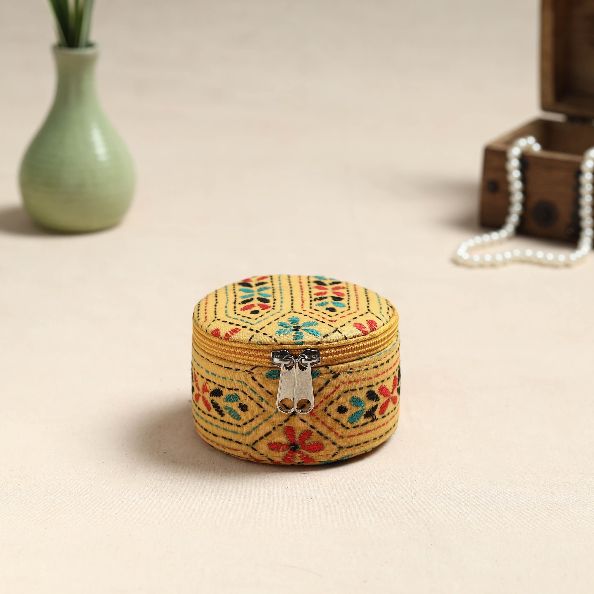 ASALKAAR Bengal Kantha Work Handcrafted Round Utility Box