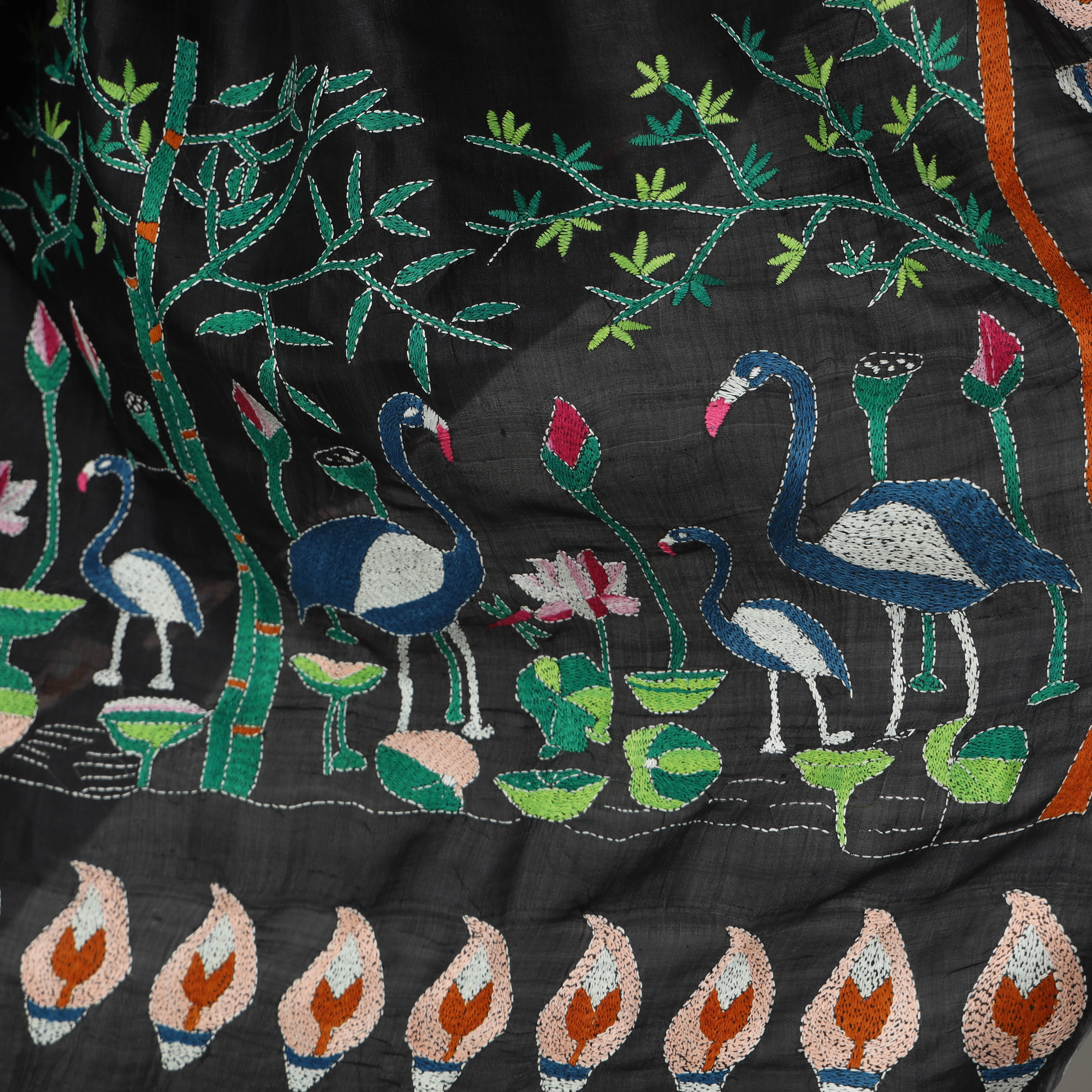 KHUSHBASH - HAPPY LOOM OF EAST Black - Bengal Kantha Embroidery Bishnupuri Silk Handloom Saree - view 5