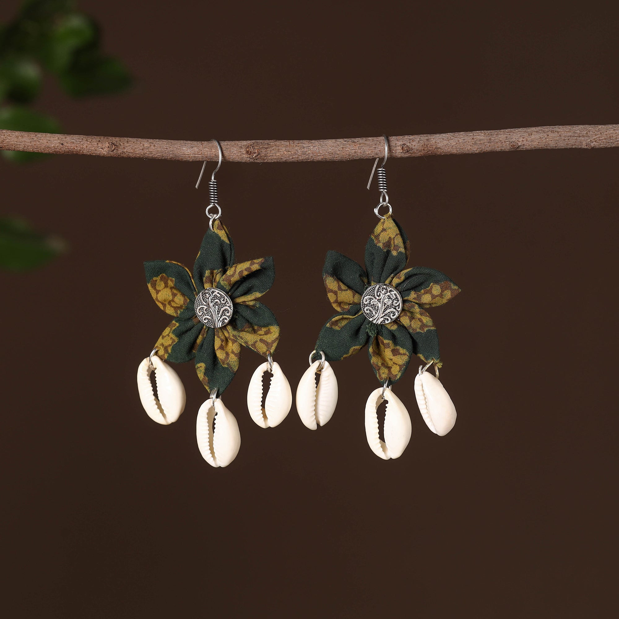 JALPARI Alisha Fabart Phool Kali Shell Earrings