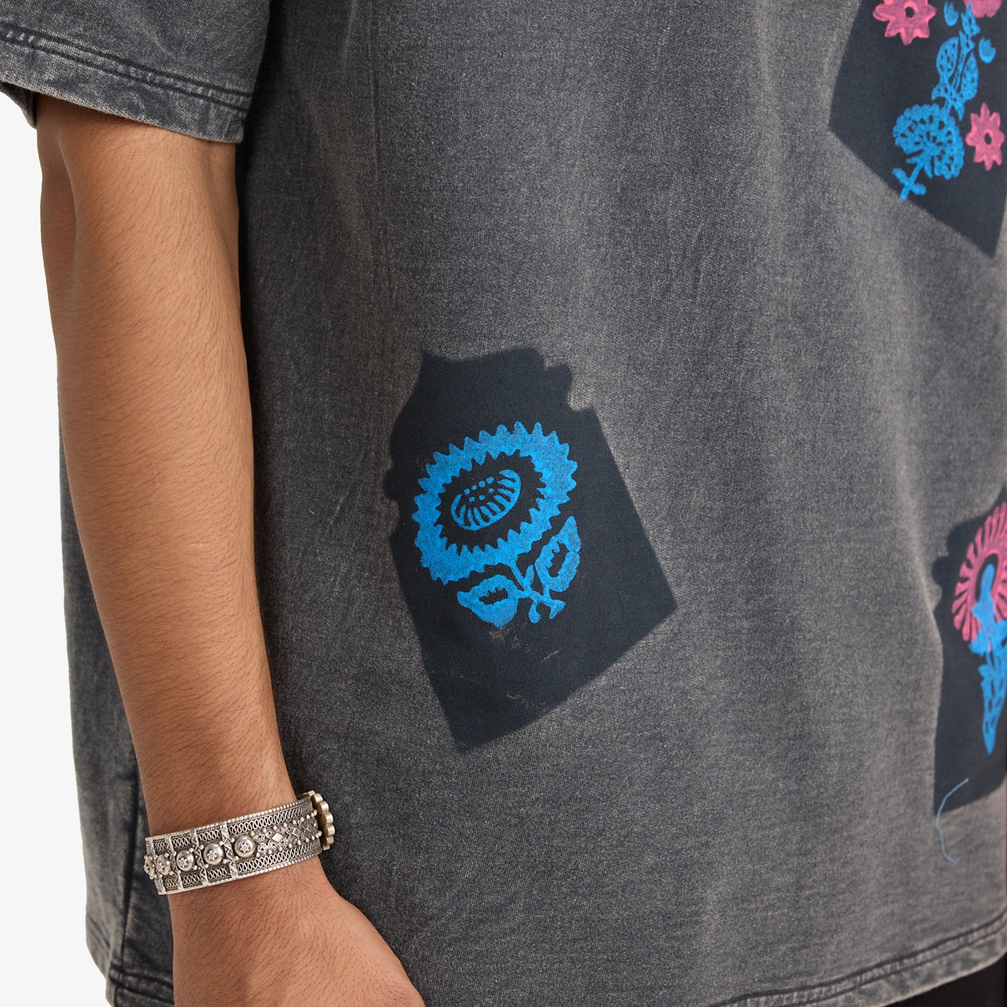 F A R A K | Jarokha Block Print T-shirt { Grey/grey - view 5