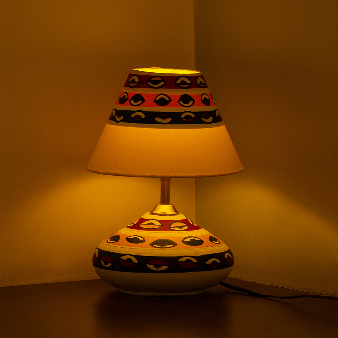 EXCLUSIVELANE 'The Eye of Horus' Handpainted Flat Matki Terracotta Table Lamp (11 inch) - view 2