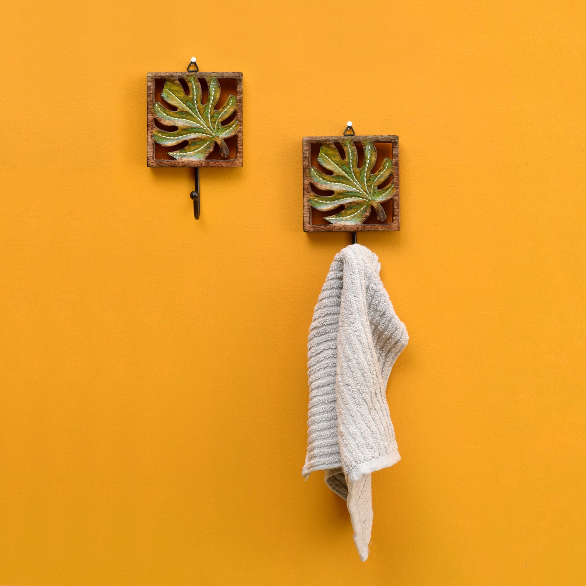 ART CREATIONS BY SUMAN SONTHALIA Autumn Leaf Towel Hanger with Single Hook-SO2 (4x2x6)