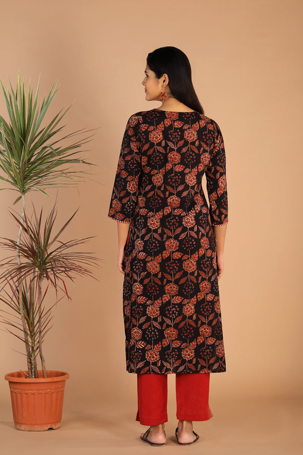 Kalanjali Ethnics Deep black cotton bagru kurti - view 8