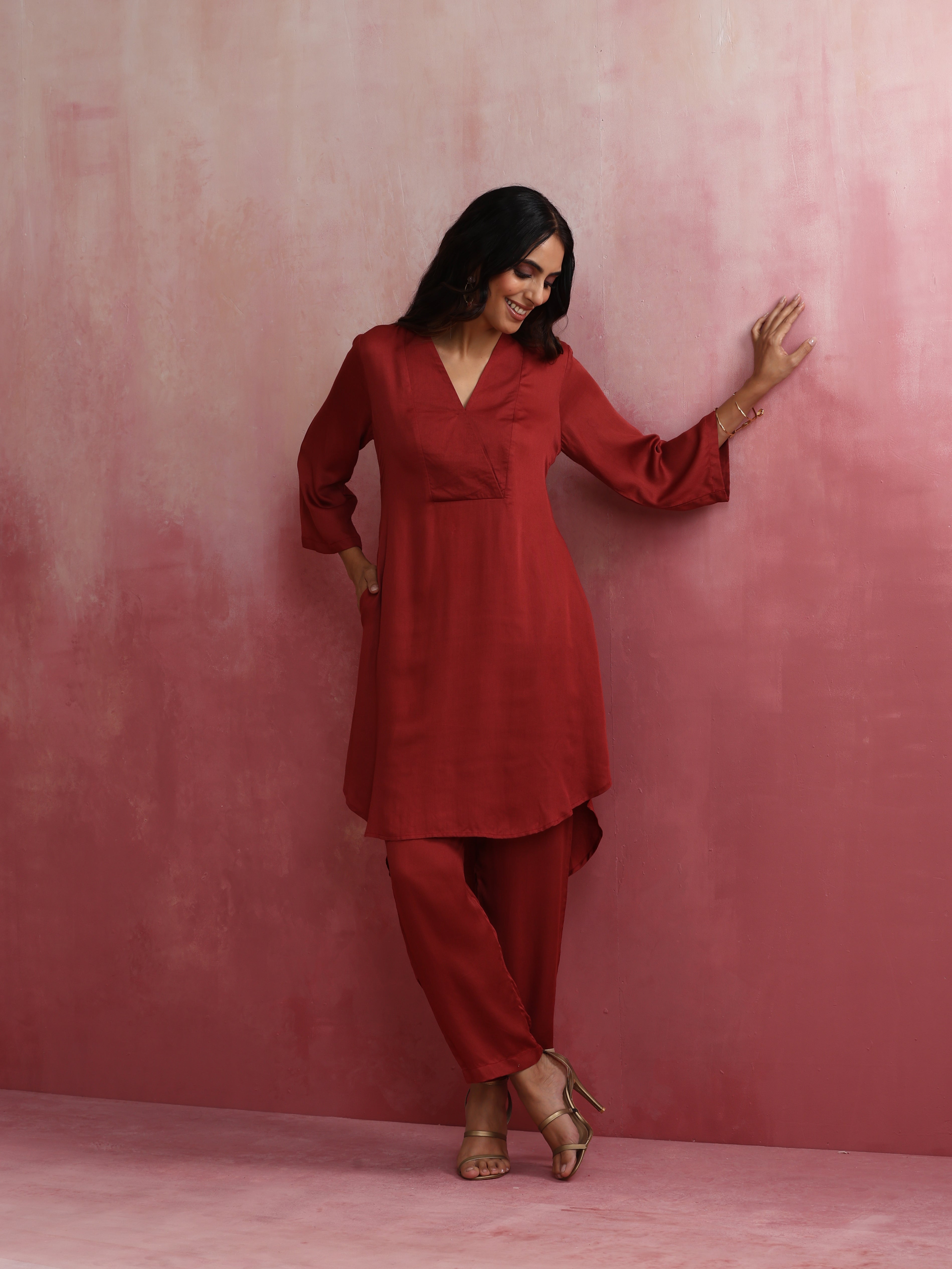 trueBrowns Maroon Modal V Neck Kurta Co-ord Set - view 7