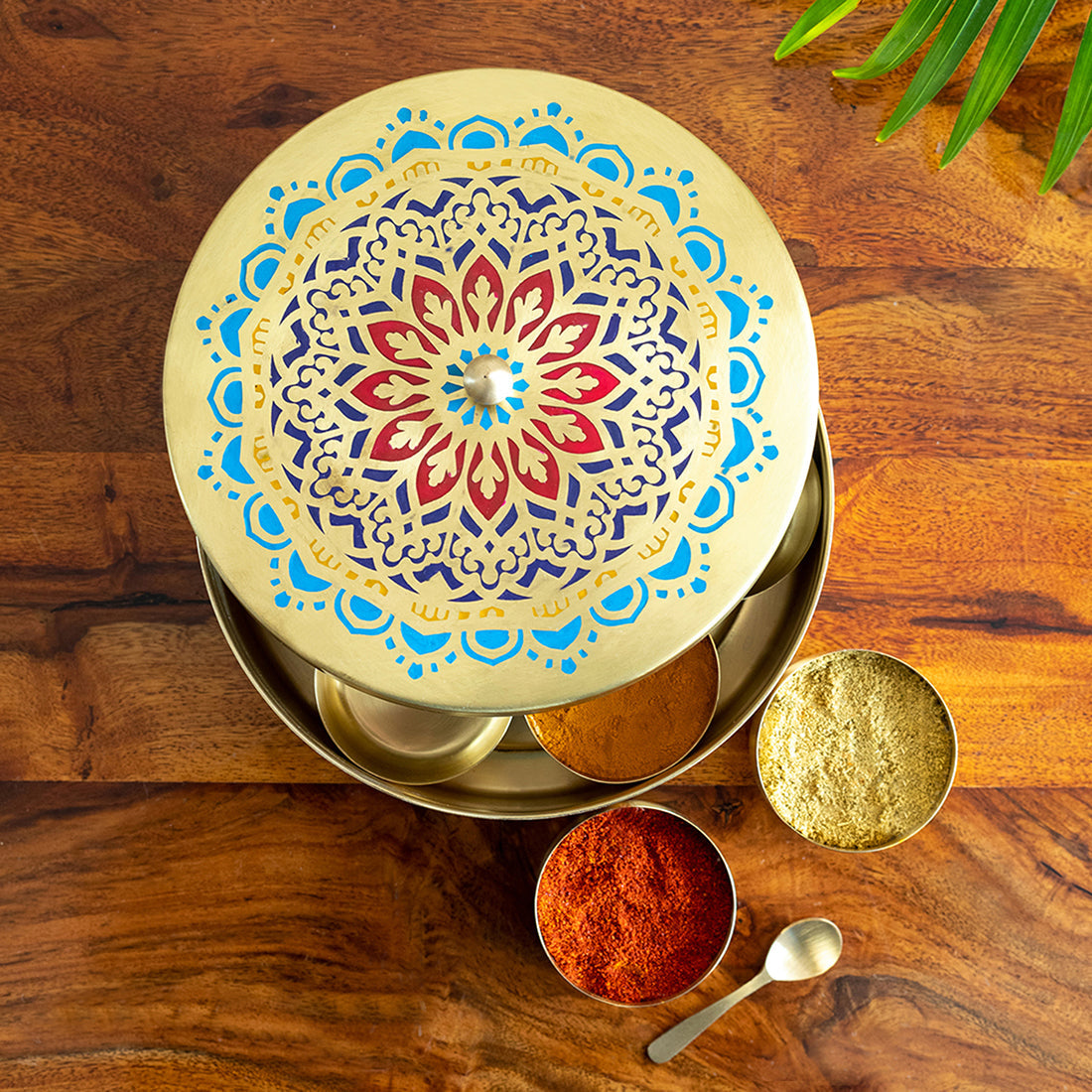 EXCLUSIVELANE 'Moroccan Hand-Etched' Handpainted Spice Box With Spoon In Brass (7 Containers, 110 ml)