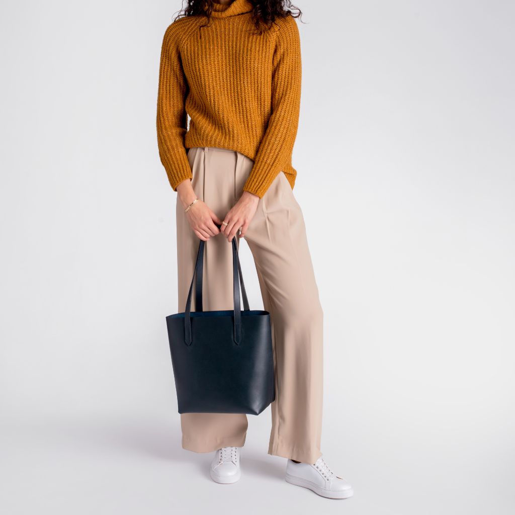 Thursday Boots - Women's Bags Everyday Tote | Navy (M) - view 8