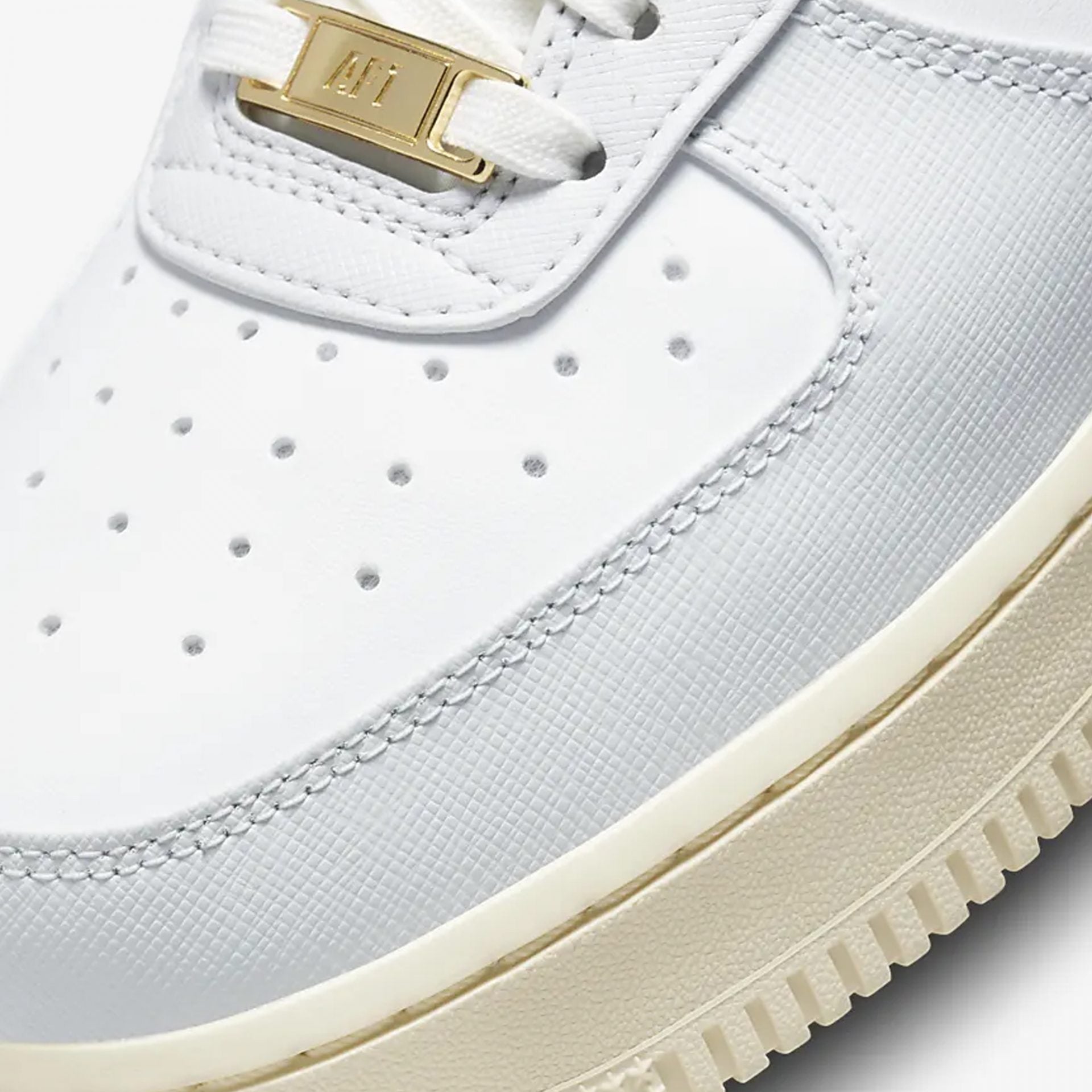 Nike | AIR FORCE 1 '07 SE { PHOTON DUST/TEAM RED - view 3
